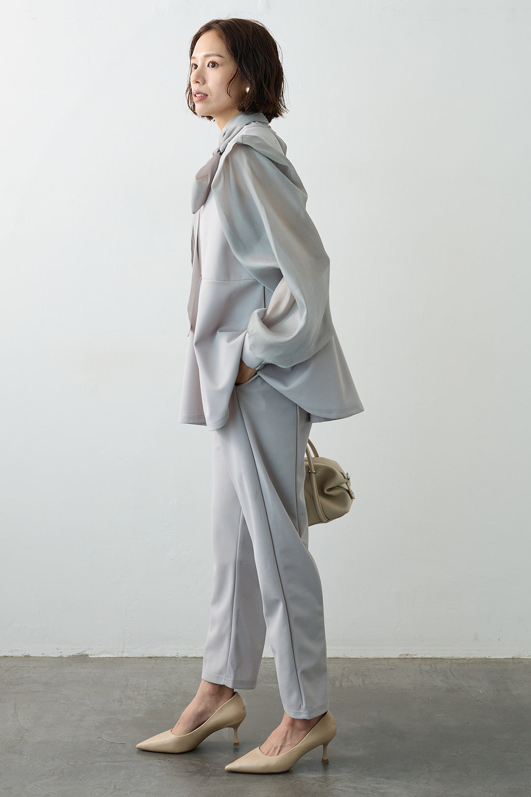 [予約/SET]シアーリボン異素材ドッキングペプラムブラウス+スリムテーパードパンツ(2set)