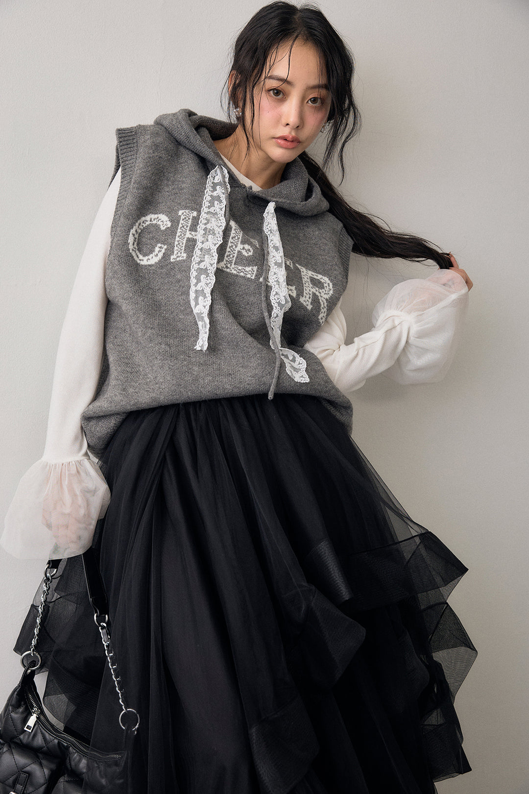 [予約/SET]チュールシアーカフスリブニット+レースリボンロゴフードスリーブレスニット+ランダムフリルティアードボリュームスカート(3set)