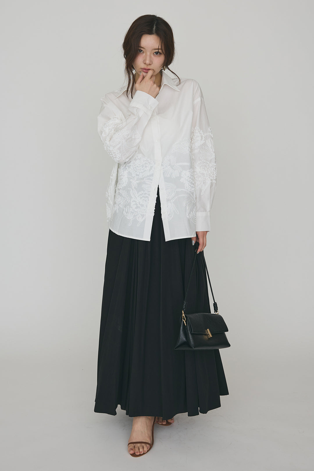 [予約/SET]フラワー刺繍モチーフオーバーシャツ+ギャザーフレア綿タッチスカート(2set)