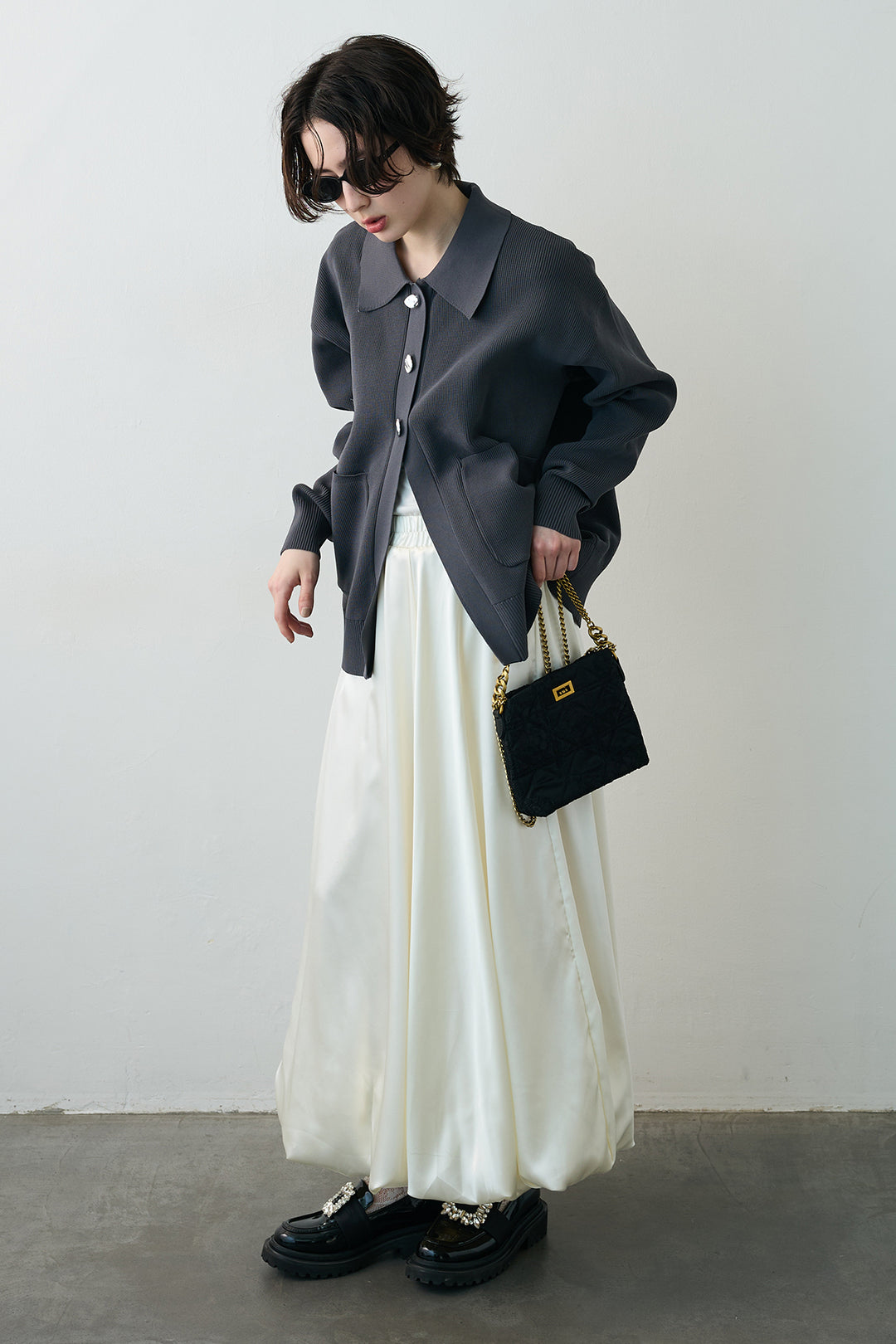 [予約/SET]メタルボタン襟付きニットカーディガン+サテンシャイニーバルーンスカート(2set)