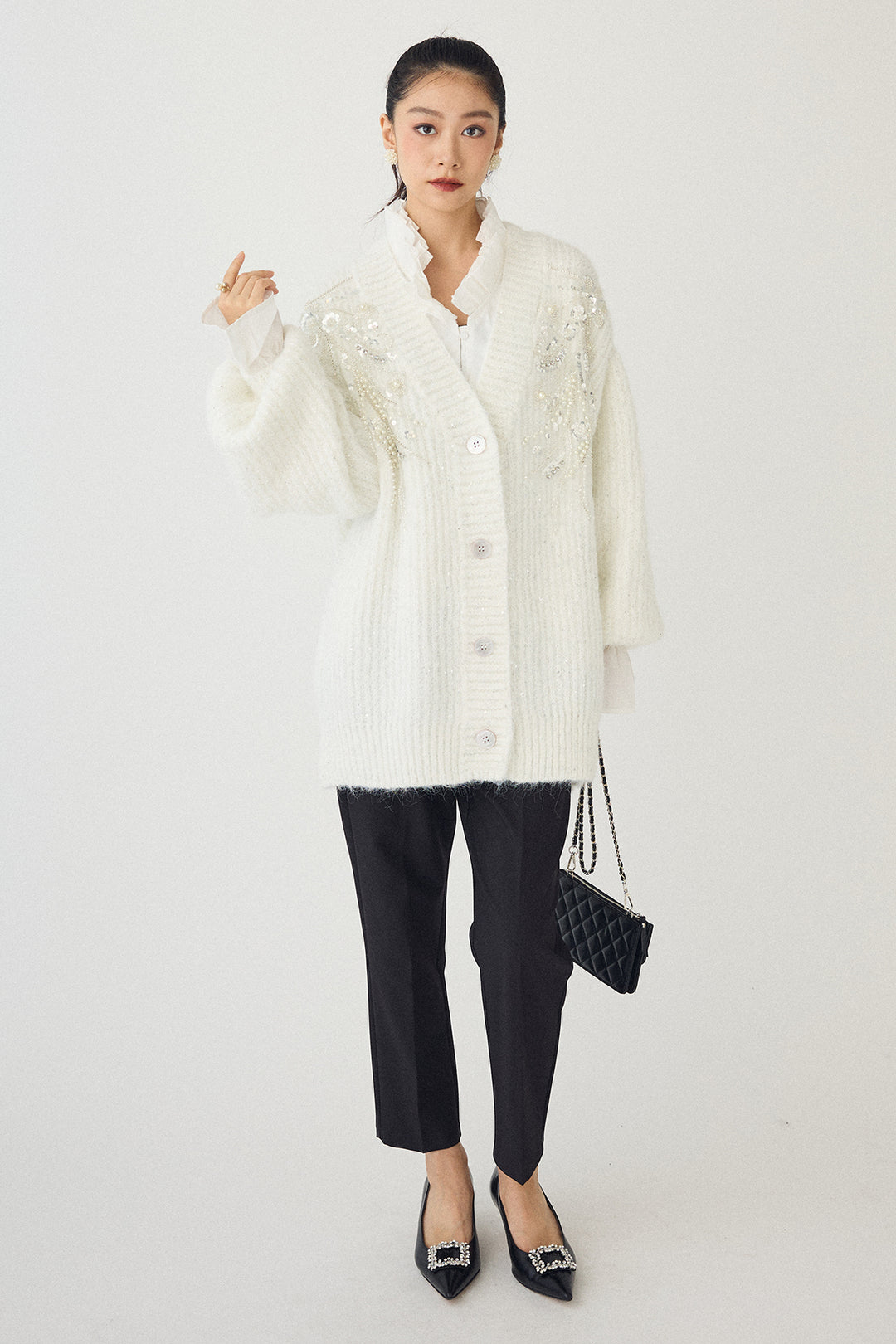 [予約/SET]ダブルプリーツカラーブラウス+ビーズフラワースパンコールシャイニーニットカーデ+タックテーパードパンツ(3set)