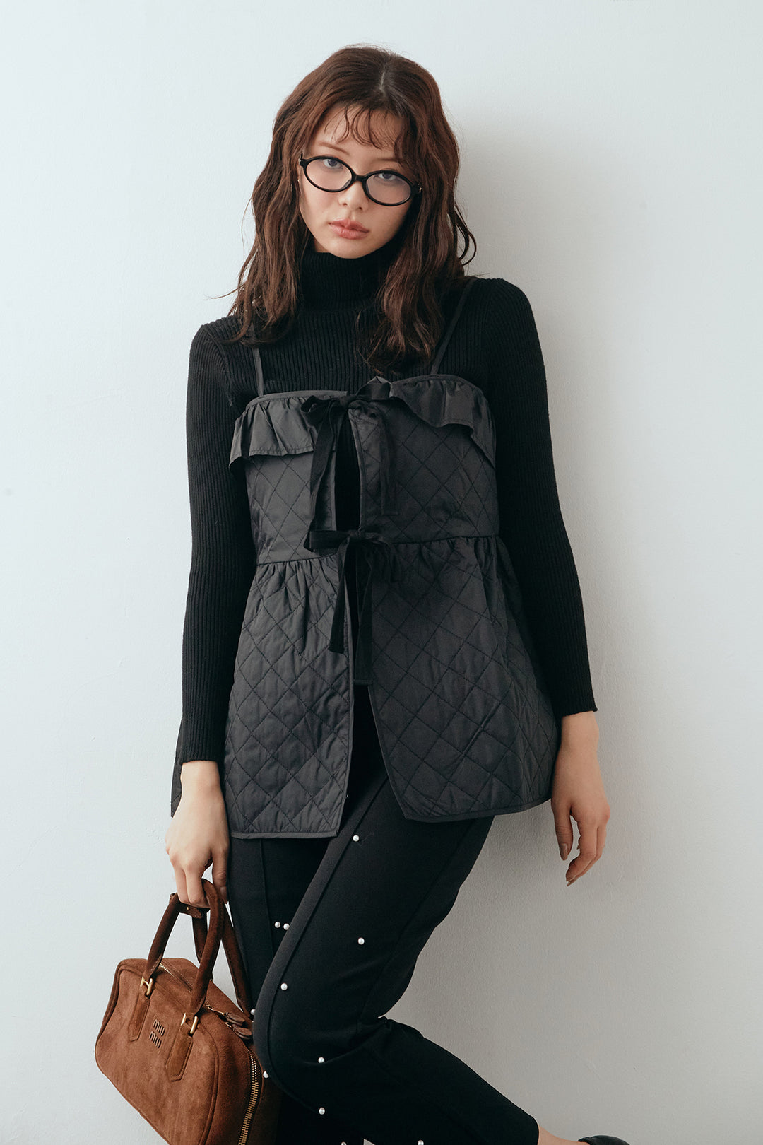 [予約/SET]ベーシックリブタートルニット+ダイヤキルトキャミビスチェ+センターシームランダムパールパンツ(3set)