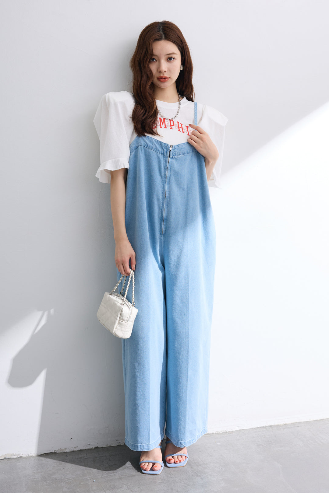 [予約/SET]ロゴパフスリーブデザインTシャツ+フロントZIPデニムサロペ(2set)