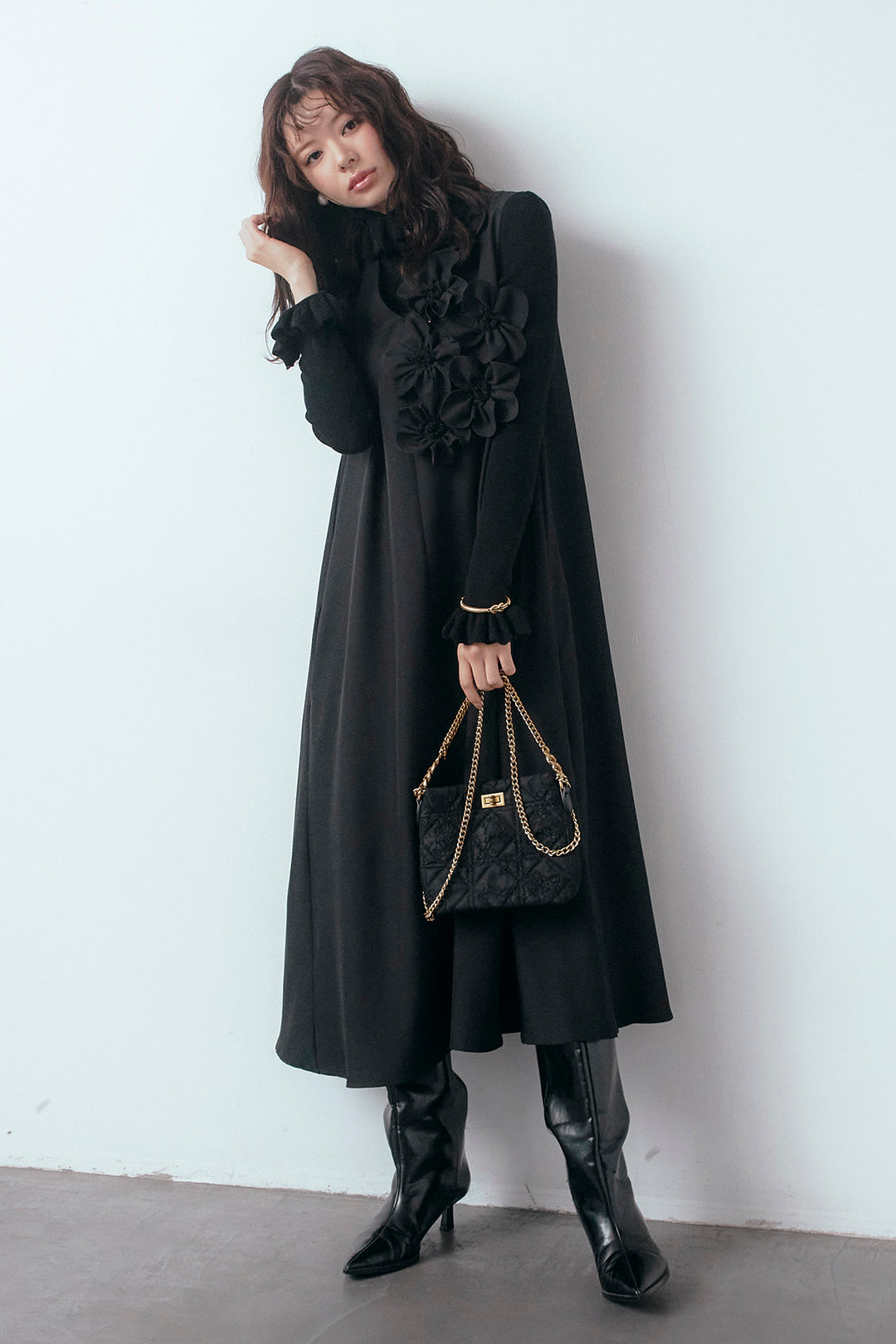 [予約/SET]ダブルフリルカラーニットプルオーバー+アシメフラワーモチーフVネックワンピース(2set)