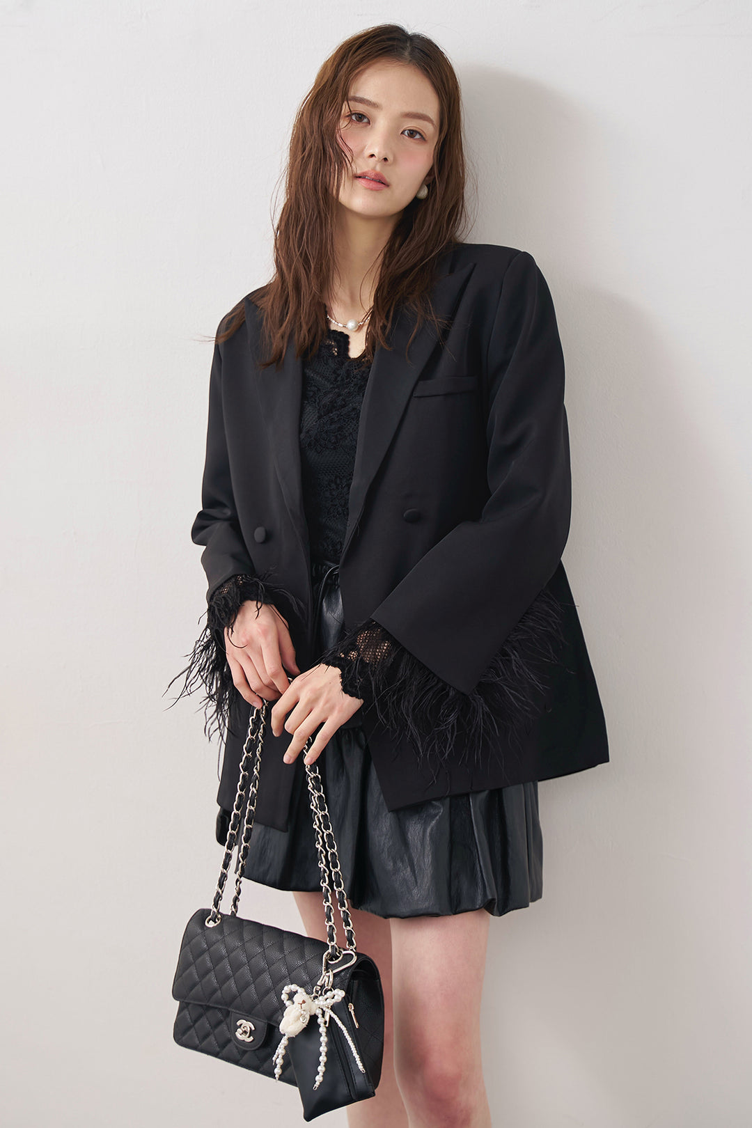 [予約/SET]クラシカルレースVネックトップス+エアリーファザーレディライクジャケット+フェイクレザーティアードバルーンミニスカート(3set)