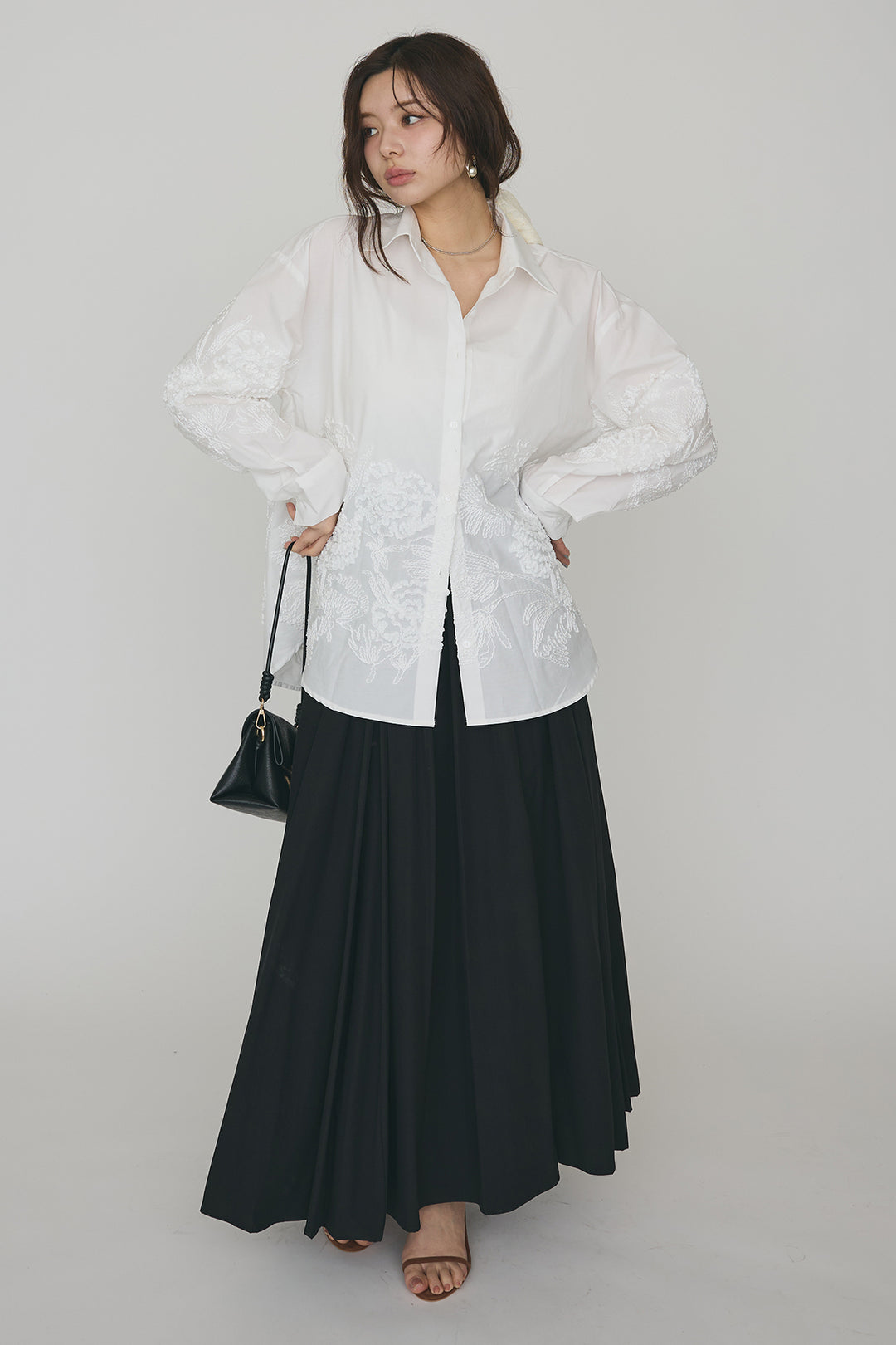 [予約/SET]フラワー刺繍モチーフオーバーシャツ+ギャザーフレア綿タッチスカート(2set)