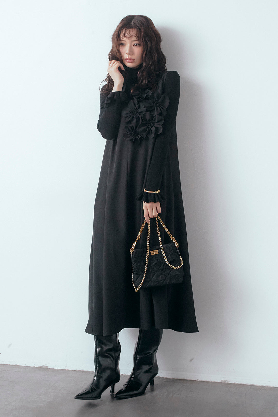 [予約/SET]ダブルフリルカラーニットプルオーバー+アシメフラワーモチーフVネックワンピース(2set)