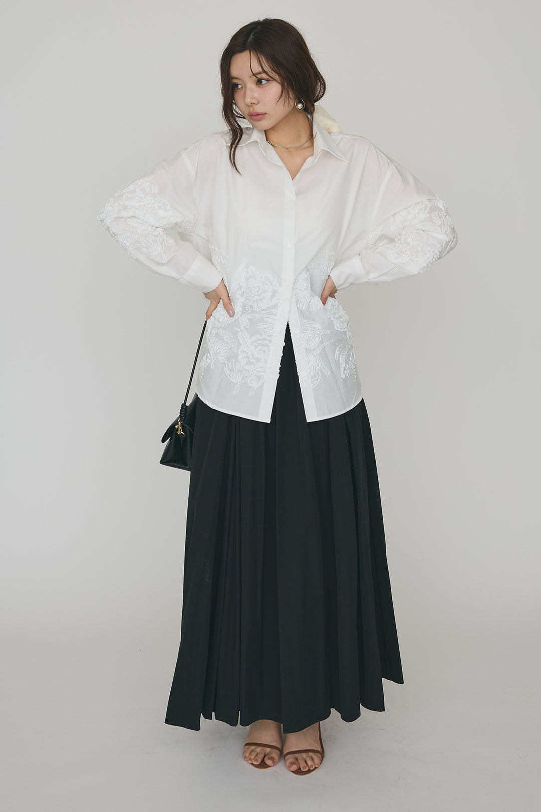 [予約/SET]フラワー刺繍モチーフオーバーシャツ+ギャザーフレア綿タッチスカート(2set)