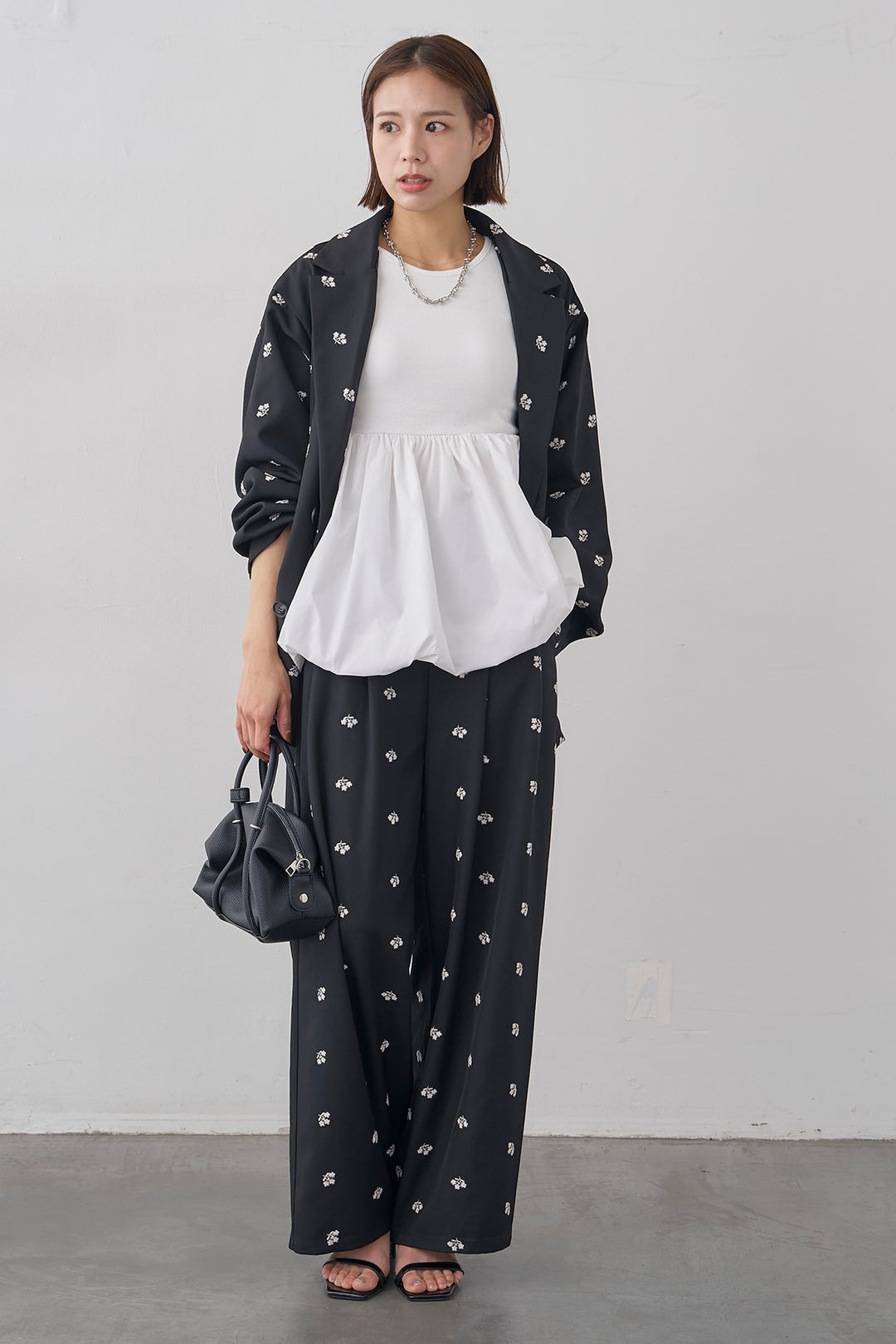 [予約]フラワー刺繍ツイルストレートパンツ