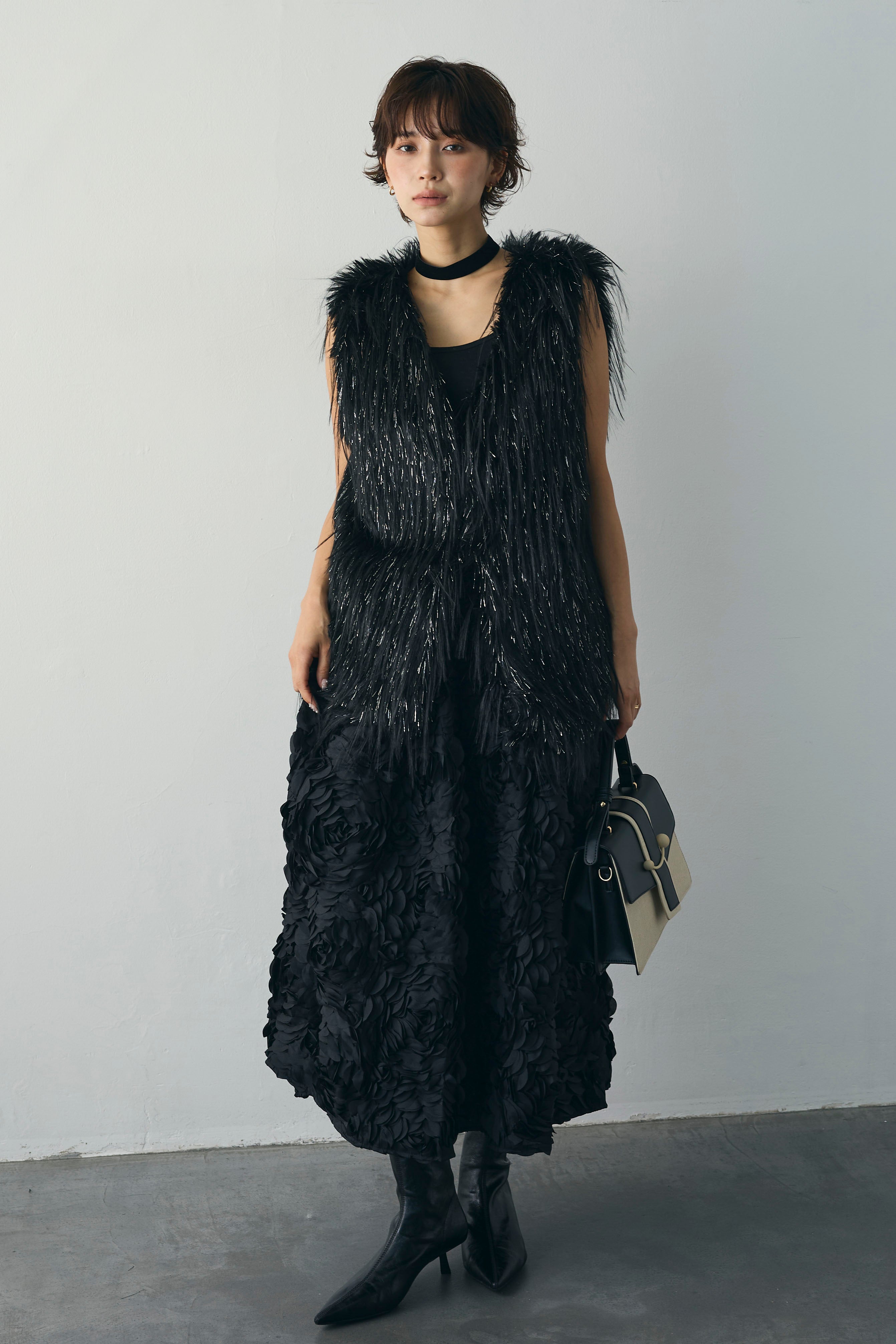 予約/SET]シャイニーロングファーベスト+ローズフラワー立体フレア