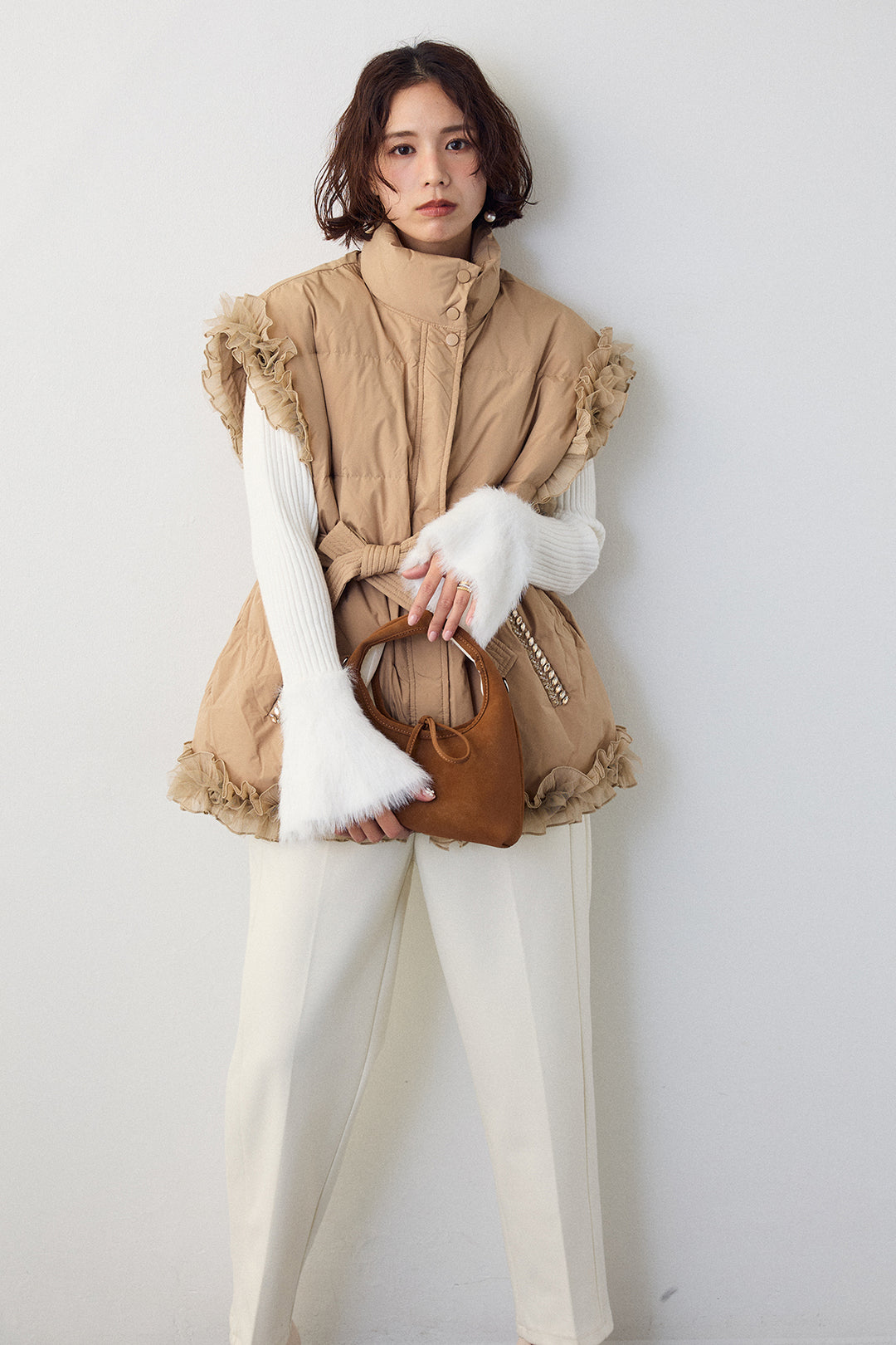 [予約/SET]フェザー切替スリーブフレアニット+フリルチュールスリーブ美ラインベスト+ウォームセンタープレス美ラインテーパードパンツ(3set)