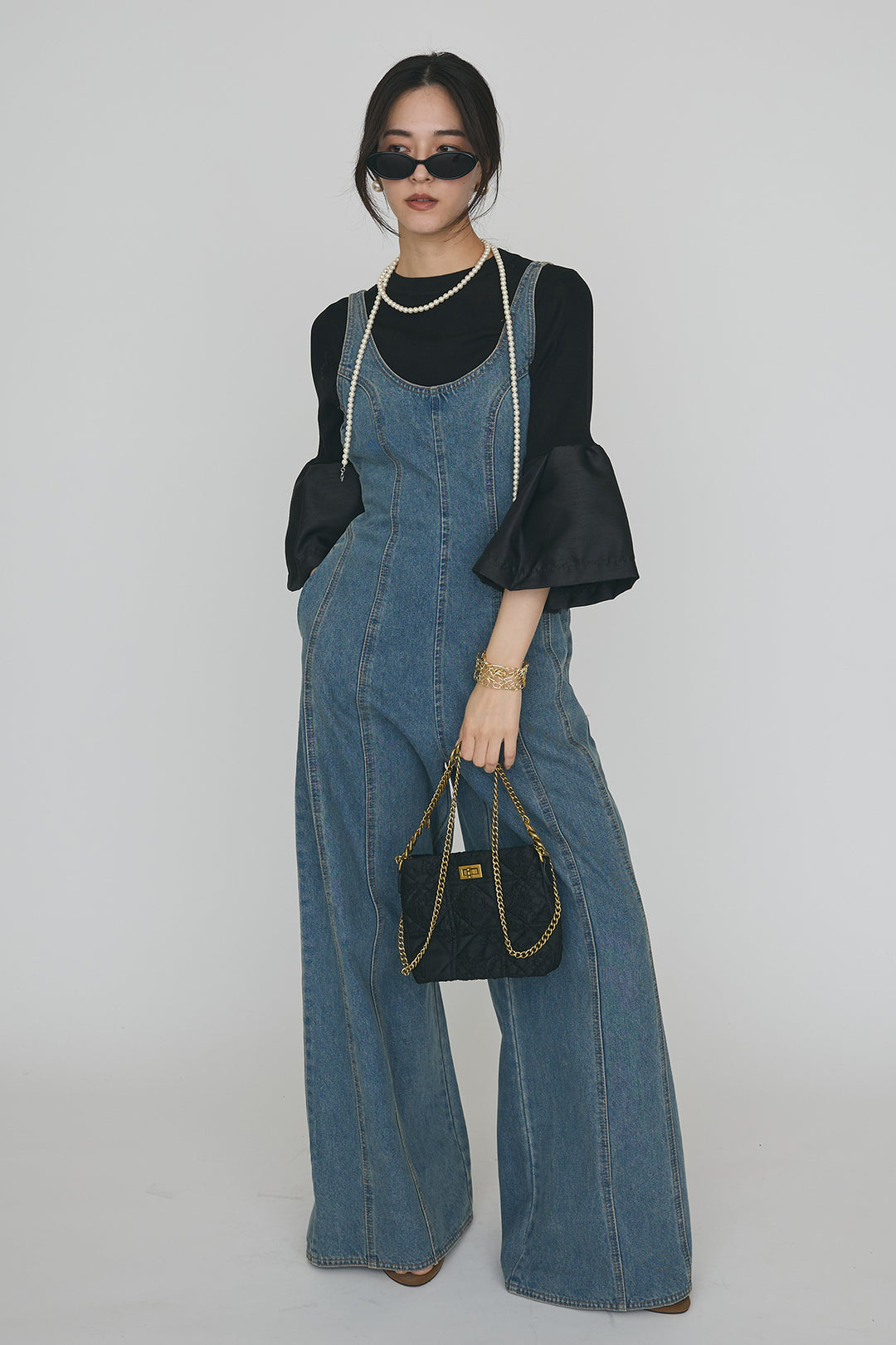 [予約/SET]タックフレア異素材ドッキングニットPO+美ラインデニムサロペット(2set)