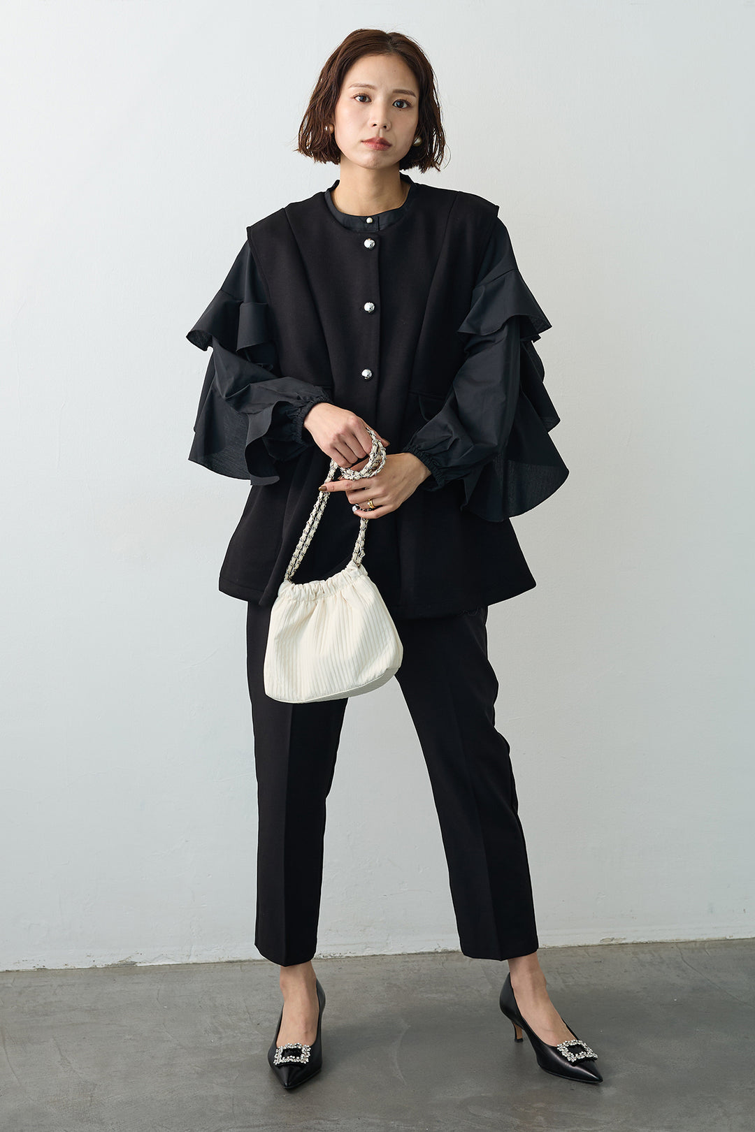 [予約/SET]ティアードフリルスリーブパールボタンブラウス+ペプラムラインシルバーボタンジレ+タックテーパードパンツ(3set)