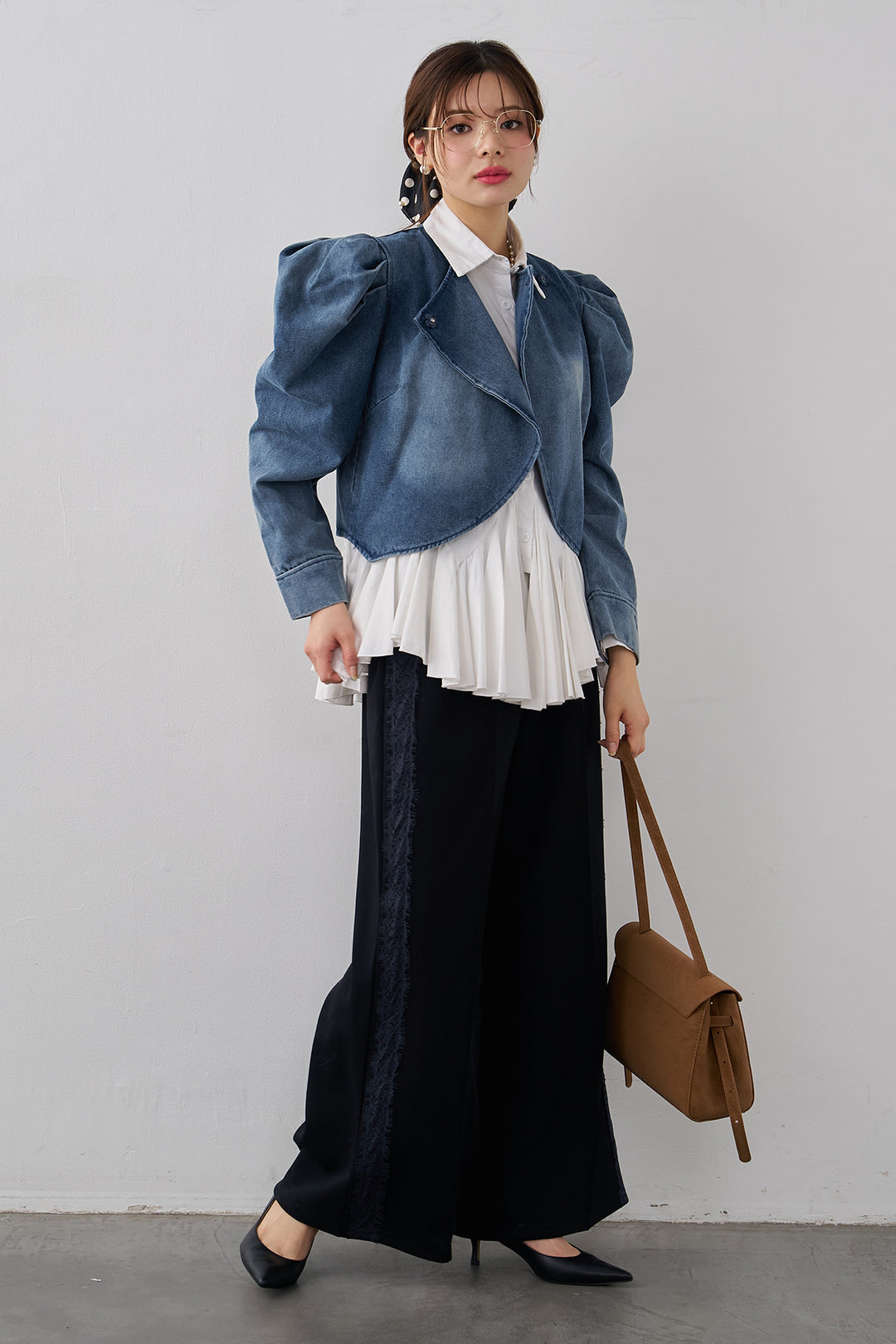 [予約/SET]パネルフレアヘムシャツ+パフスリーブショートデニムジャケット+サイドレースWフェイスカットソーパンツ(3set)