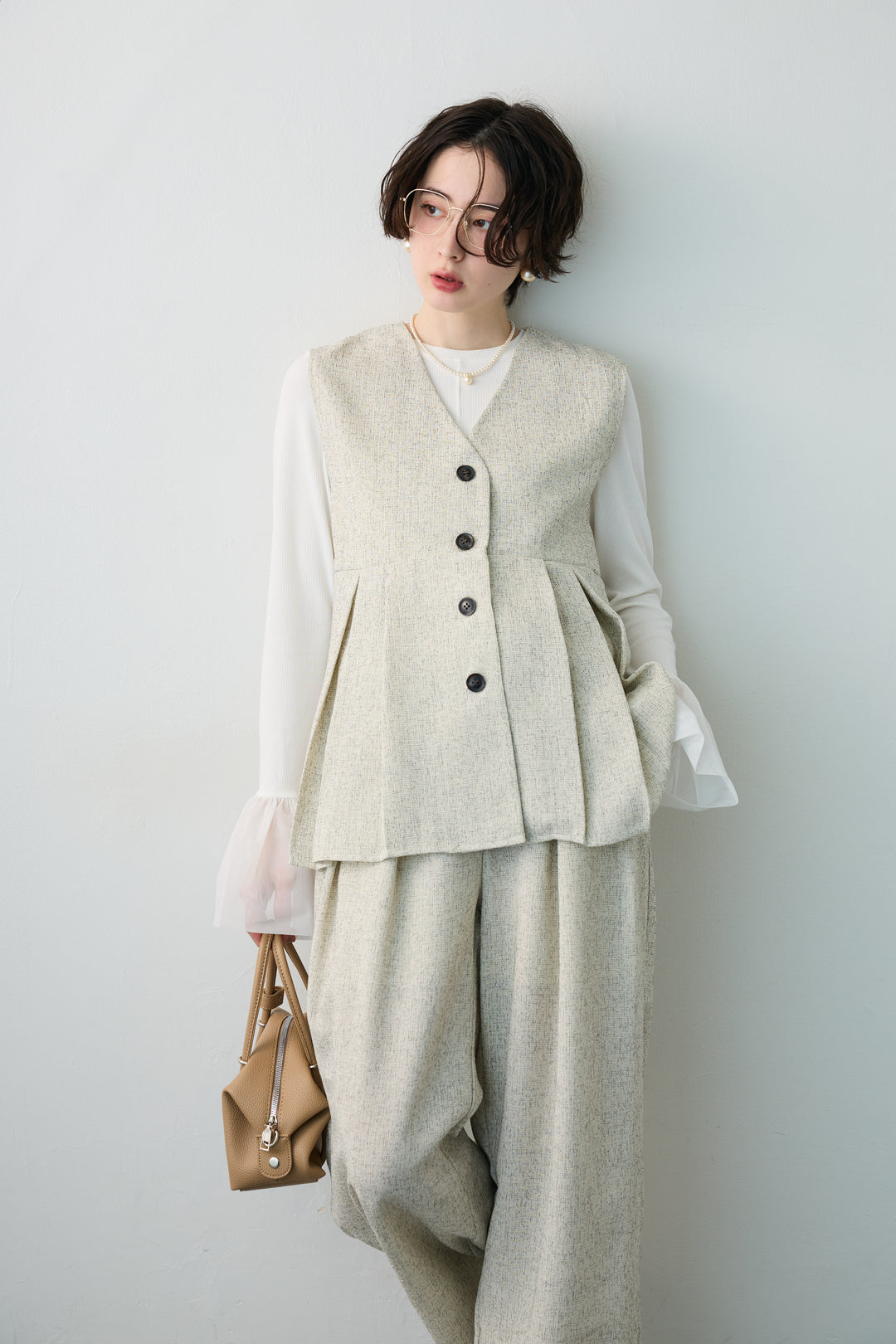 [予約/SET]チュールシアーカフスリブニット+サマーツイードボックスプリーツベスト+サマーツイードウエストラインタックパンツ(3set)