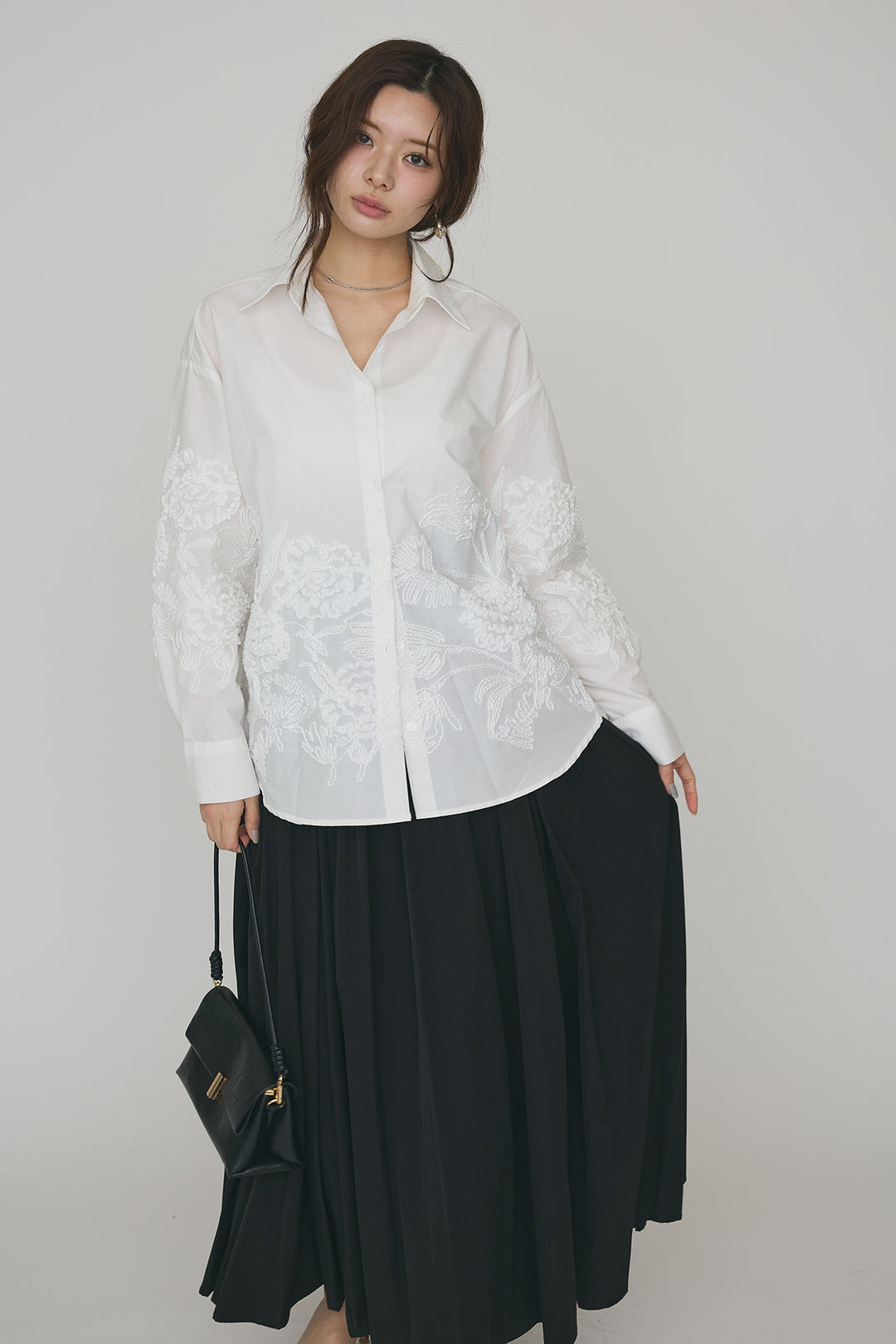 [予約/SET]フラワー刺繍モチーフオーバーシャツ+ギャザーフレア綿タッチスカート(2set)