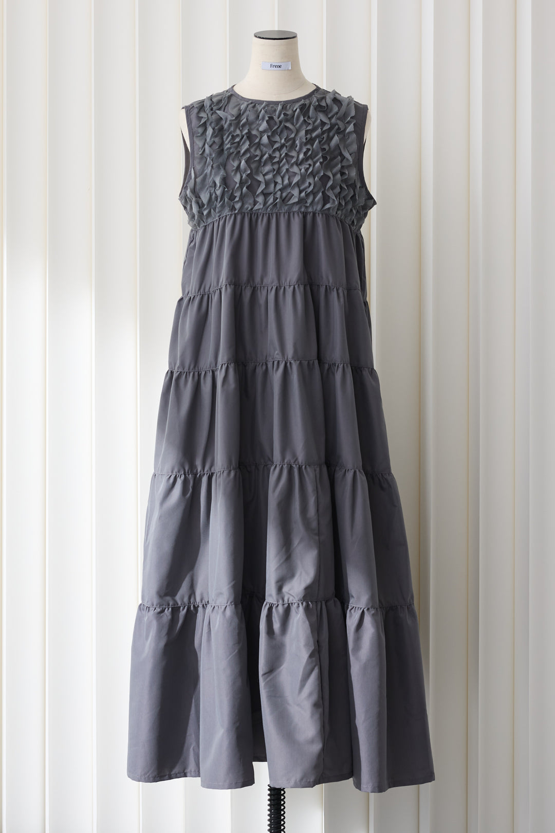 [予約]ホイップフリルティアードノースリワンピ