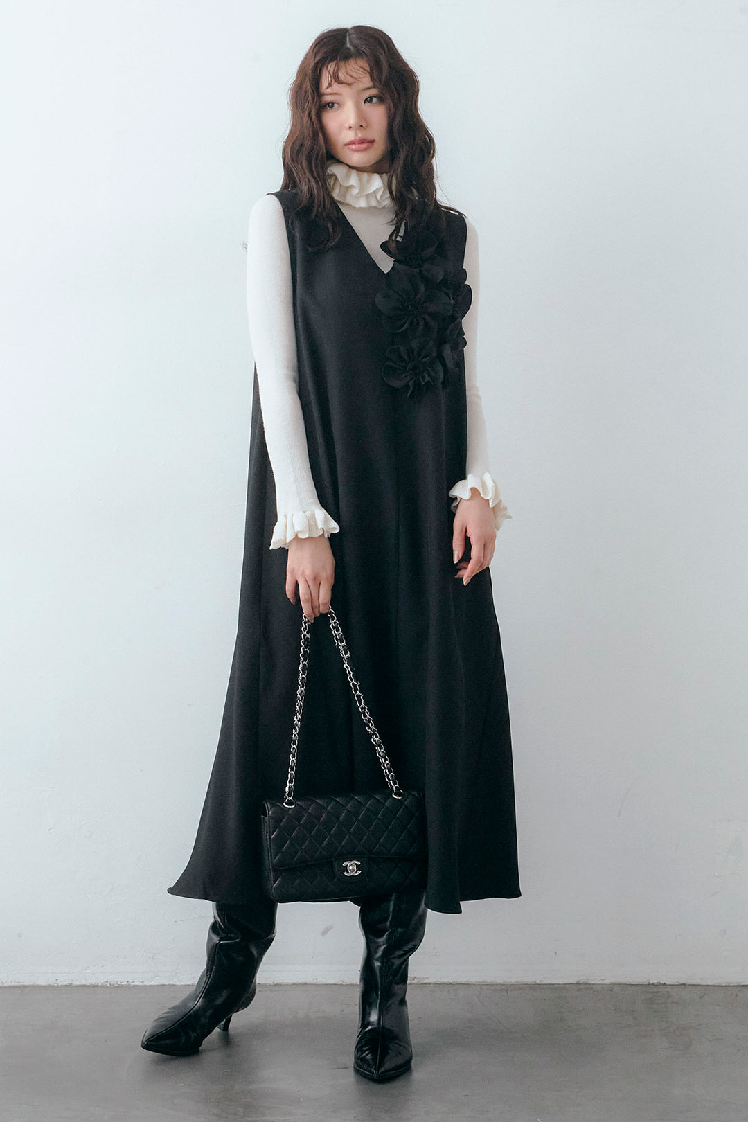 [予約/SET]ダブルフリルカラーニットプルオーバー+アシメフラワーモチーフVネックワンピース(2set)