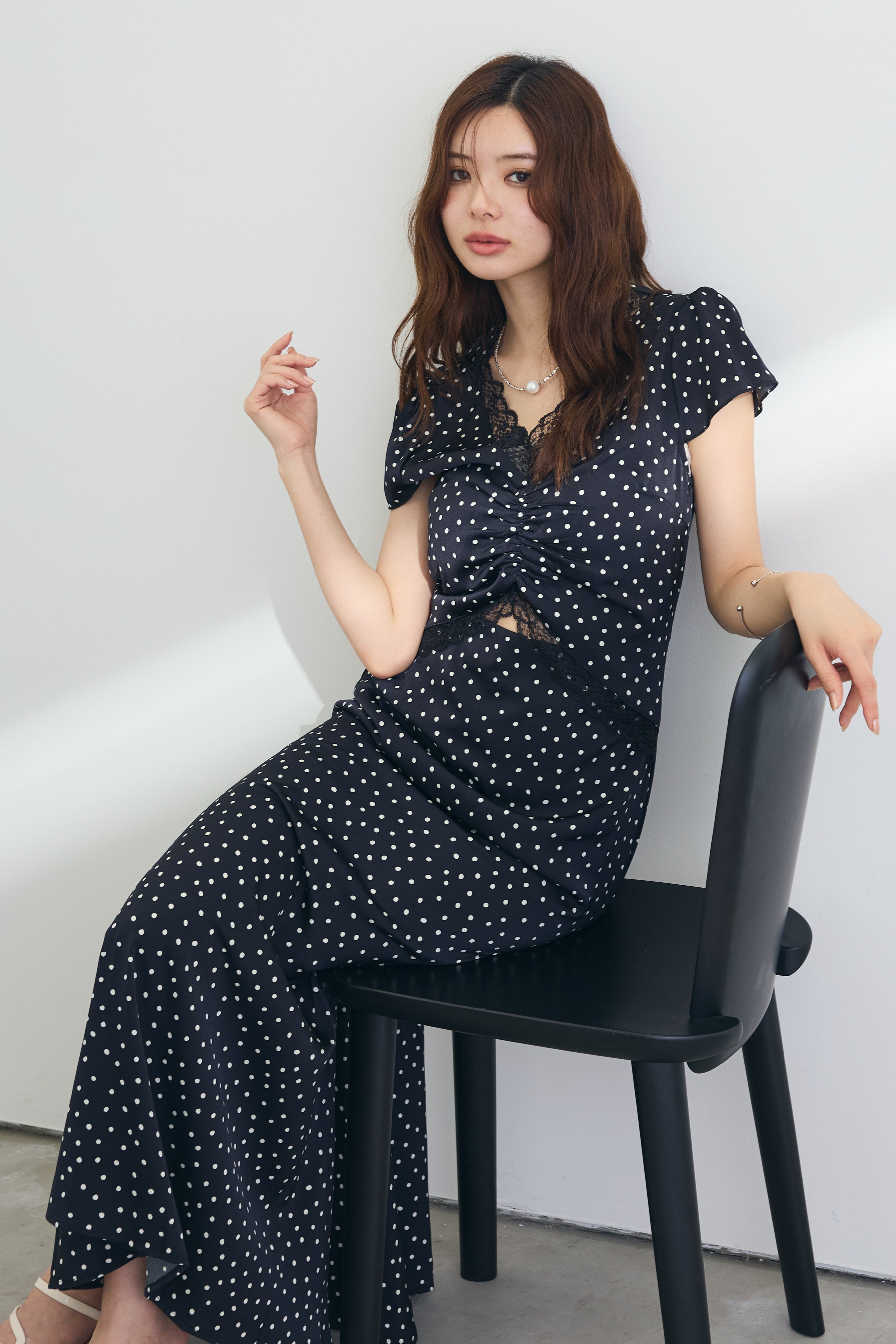【frene】 フロントカットドット美シルエットワンピ ブラウン 予約]フロントカットドット美シルエットワンピ – Frene