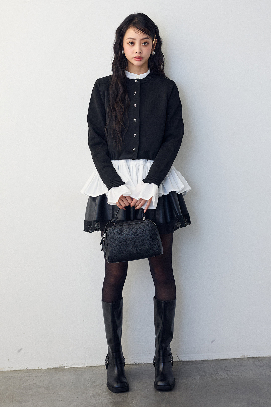 [予約/SET]フリルヘムスリーブブラウス+メタルボタンベーシックカーデ+レザーライクフレアショートパンツ(3set)