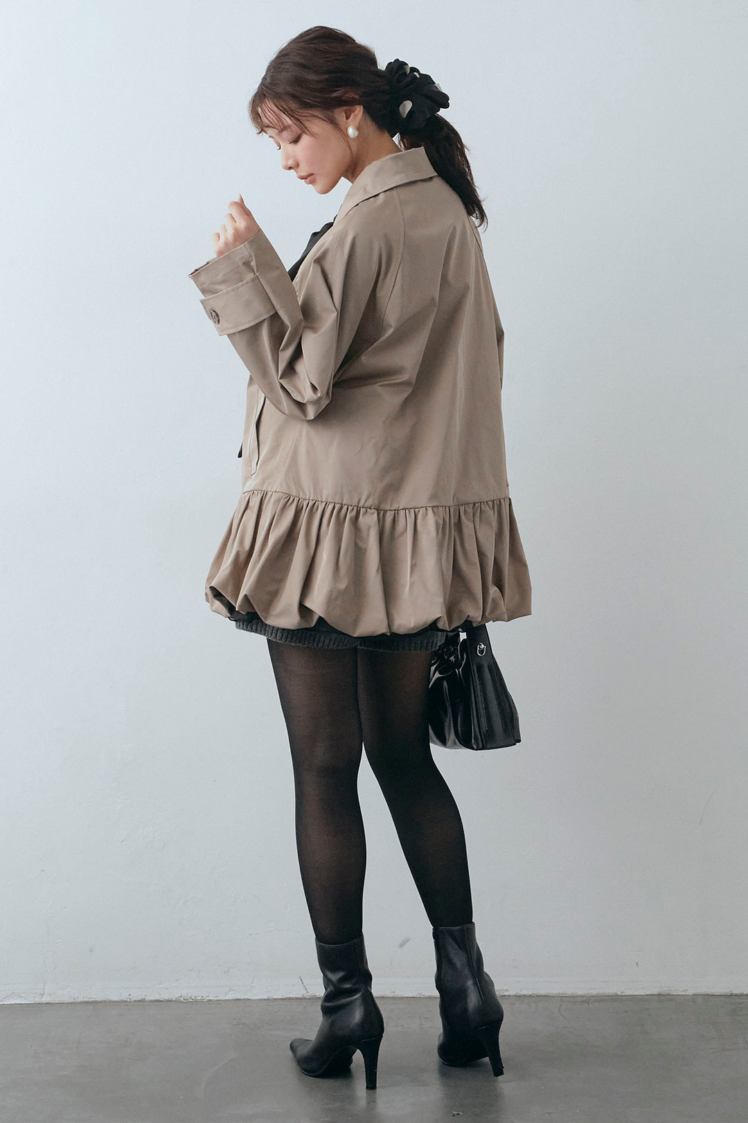 [予約/SET]フロントBIGリボンティアードエアリーチュニック+バルーンヘムミディ丈トレンチコート+メランジニットショートパンツ(3set)