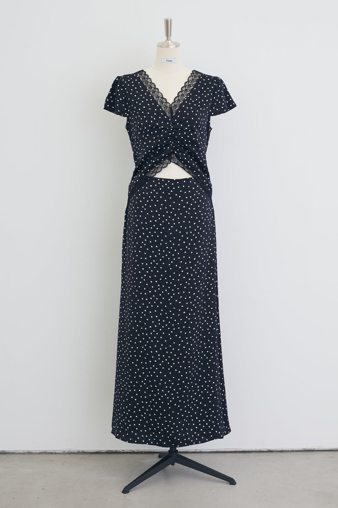 [予約]フロントカットドット美シルエットワンピ