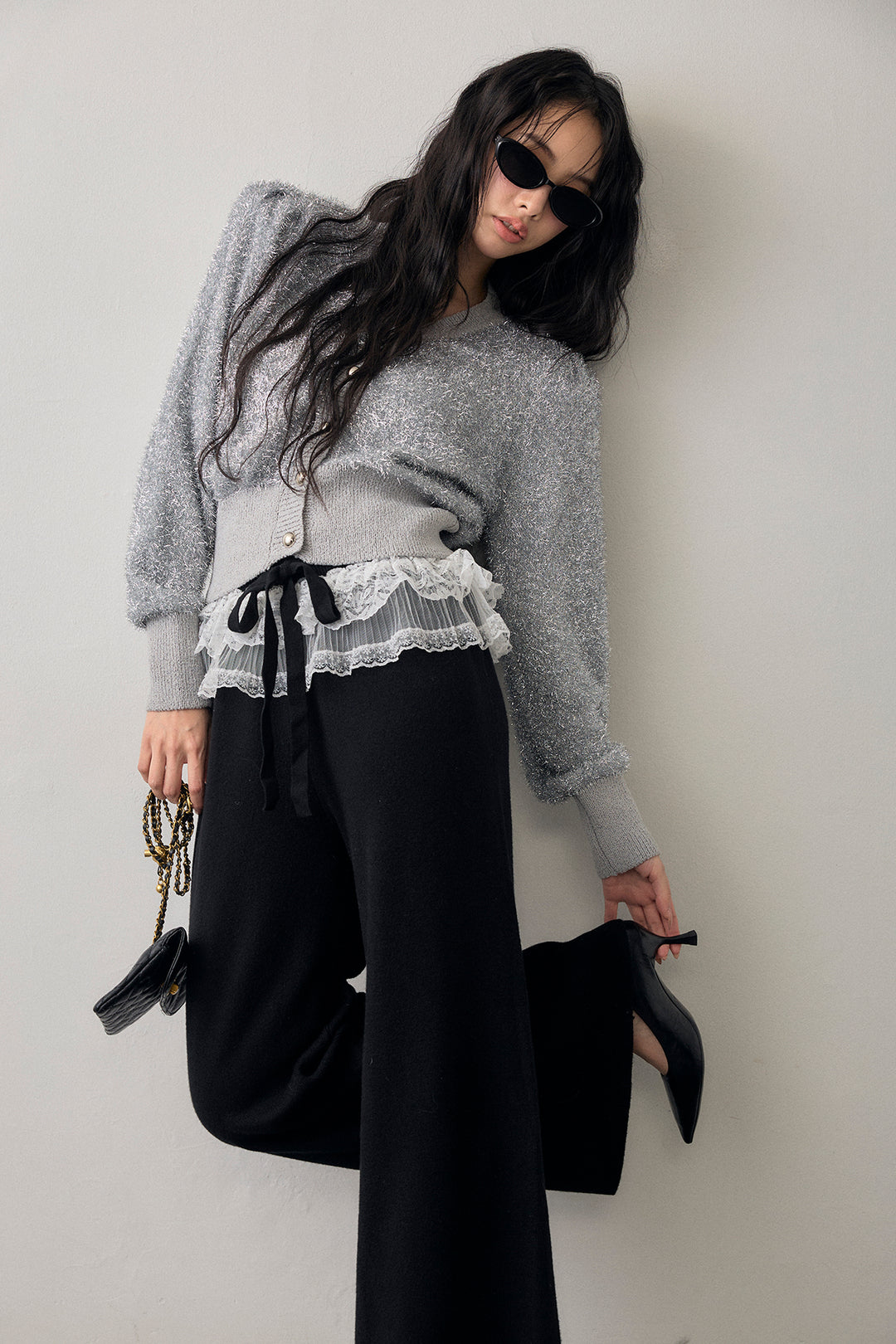 [予約/SET]コンシャスショルダーシャイニーニットカーデ+ウエストレースニットストレートパンツ(2set)