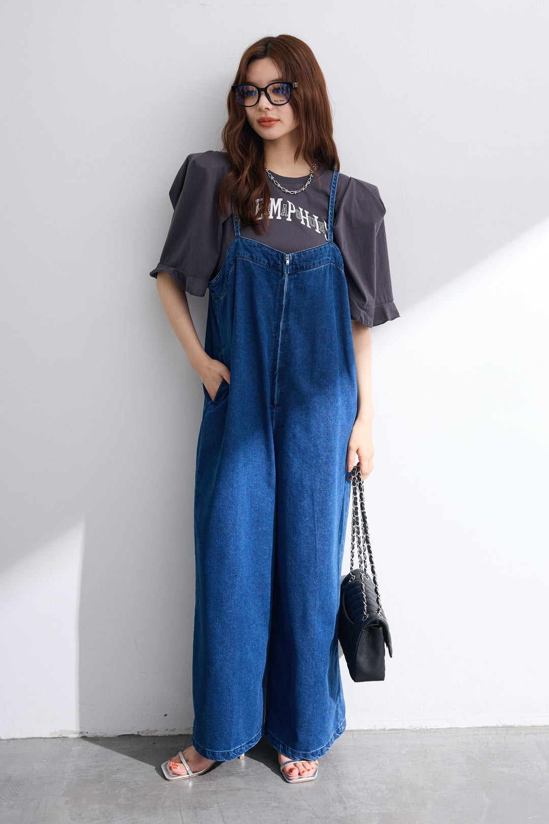 [予約/SET]ロゴパフスリーブデザインTシャツ+フロントZIPデニムサロペ(2set)