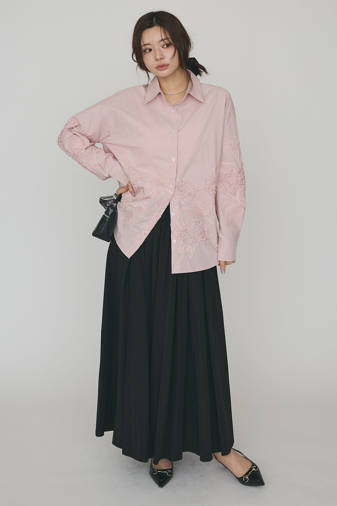 [予約/SET]フラワー刺繍モチーフオーバーシャツ+ギャザーフレア綿タッチスカート(2set)