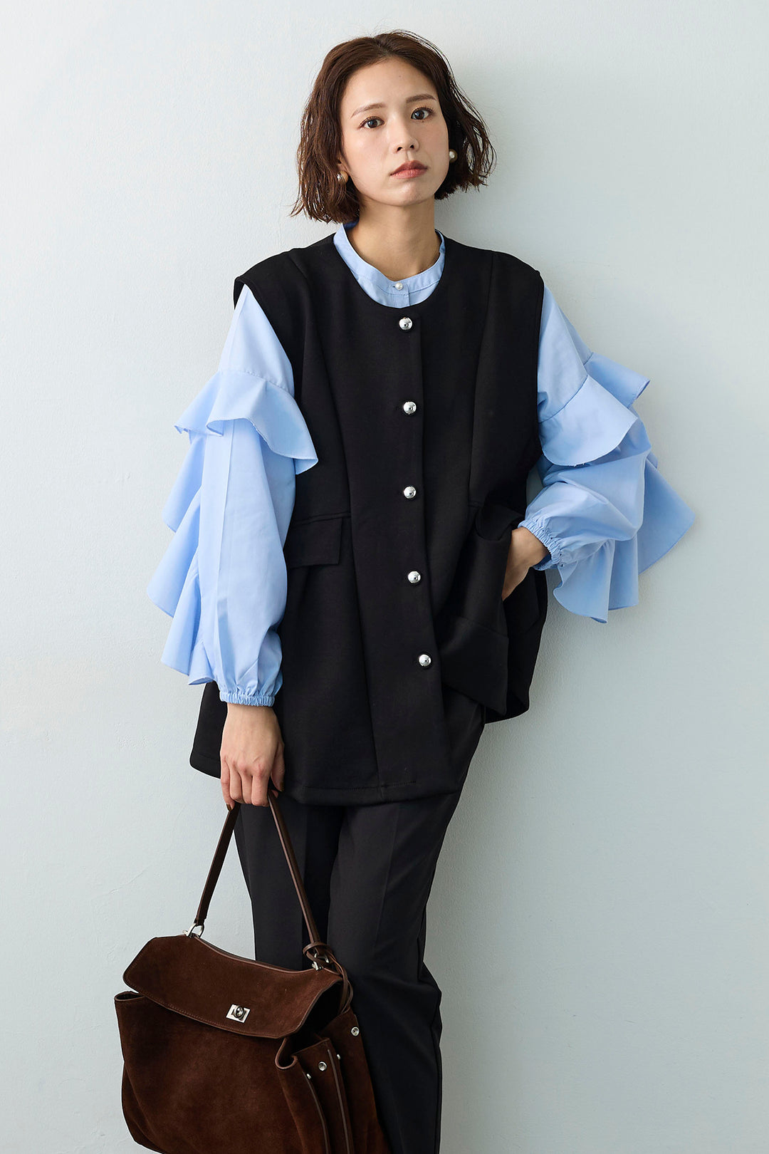 [予約/SET]ティアードフリルスリーブパールボタンブラウス+ペプラムラインシルバーボタンジレ(2set)