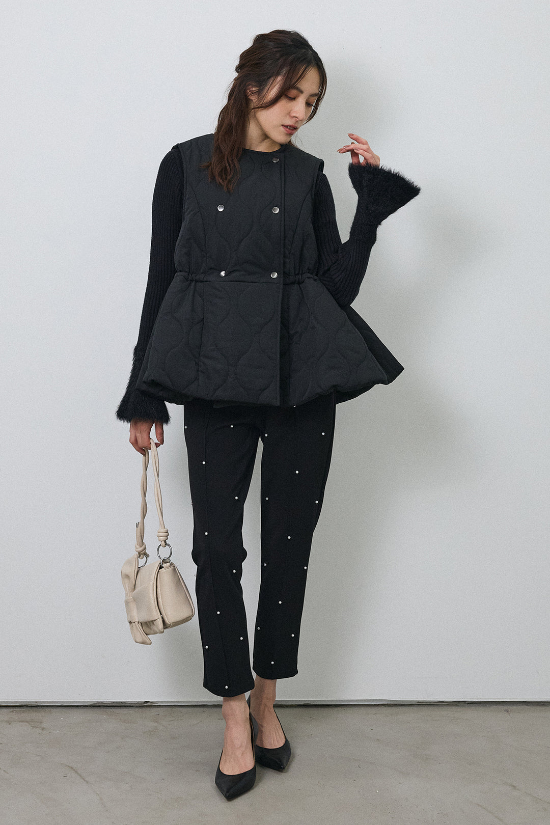 [予約/SET]フェザー切替スリーブフレアニット+キルティングフレアシルエットベスト+センターシームランダムパールパンツ(3set)