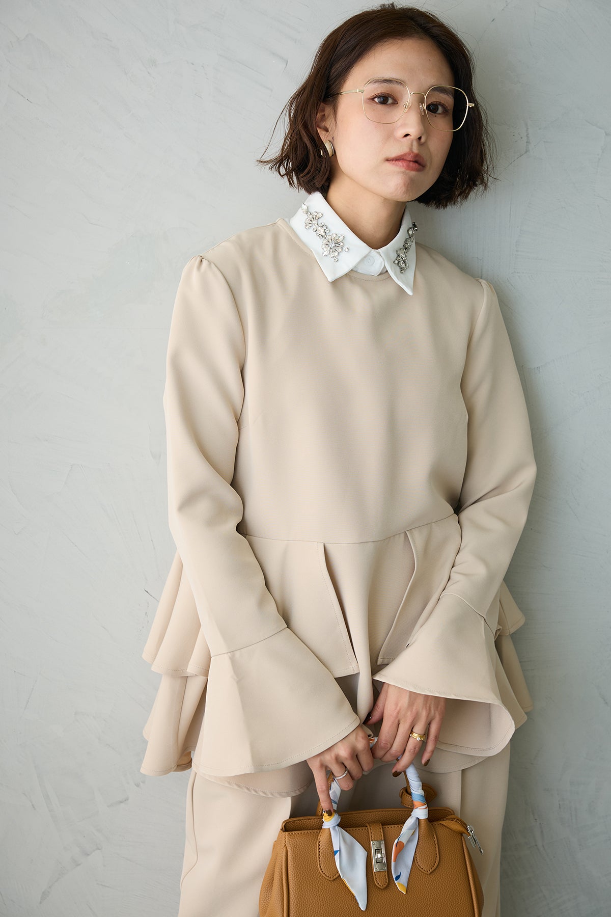 予約]ティアードペプラムフレアスリーブブラウス – Frene