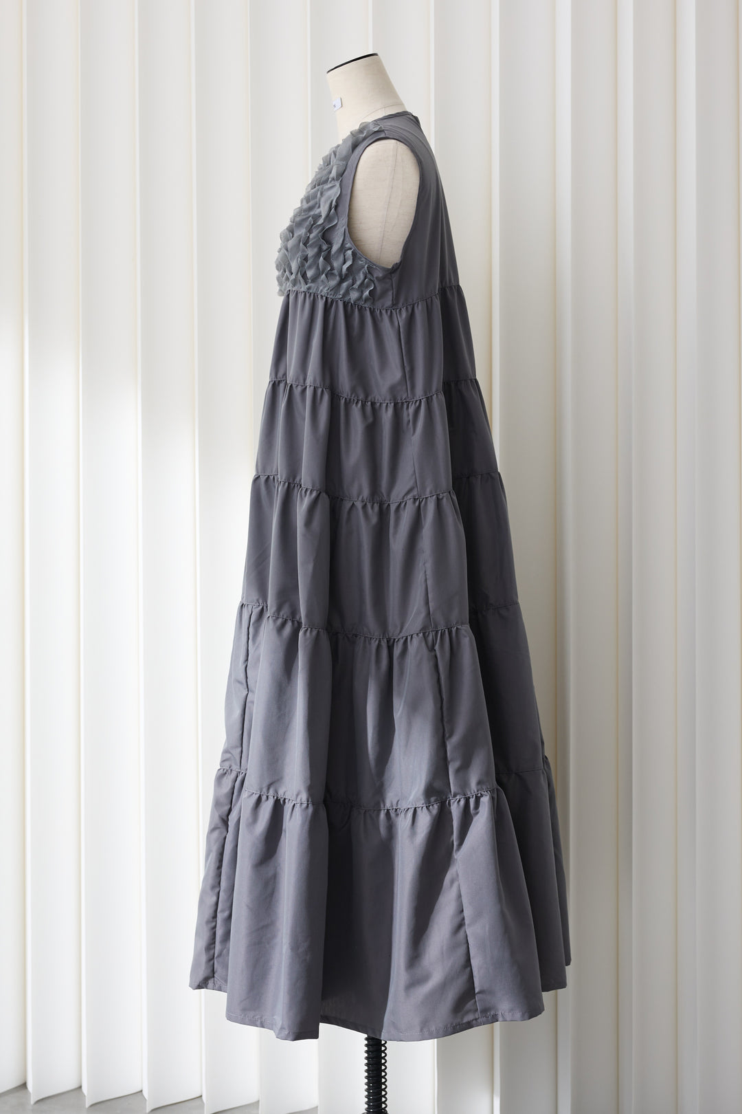 [予約]ホイップフリルティアードノースリワンピ