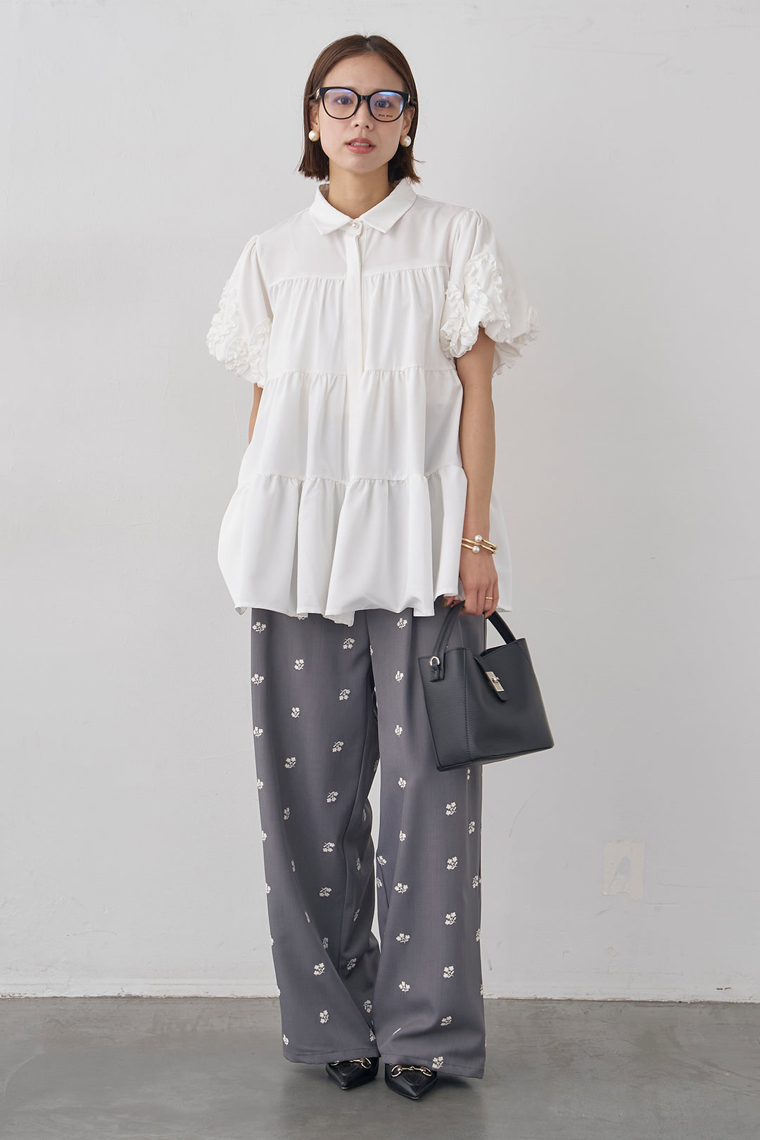 [予約/SET]フリルウェーブスリーブティアードブラウス+フラワー刺繍ツイルストレートパンツ(2set)