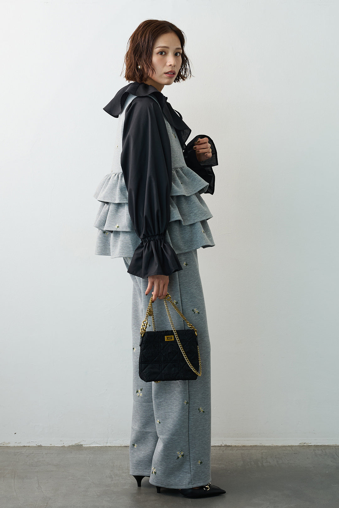 [予約]フラワー刺繍ストレートポンチパンツ