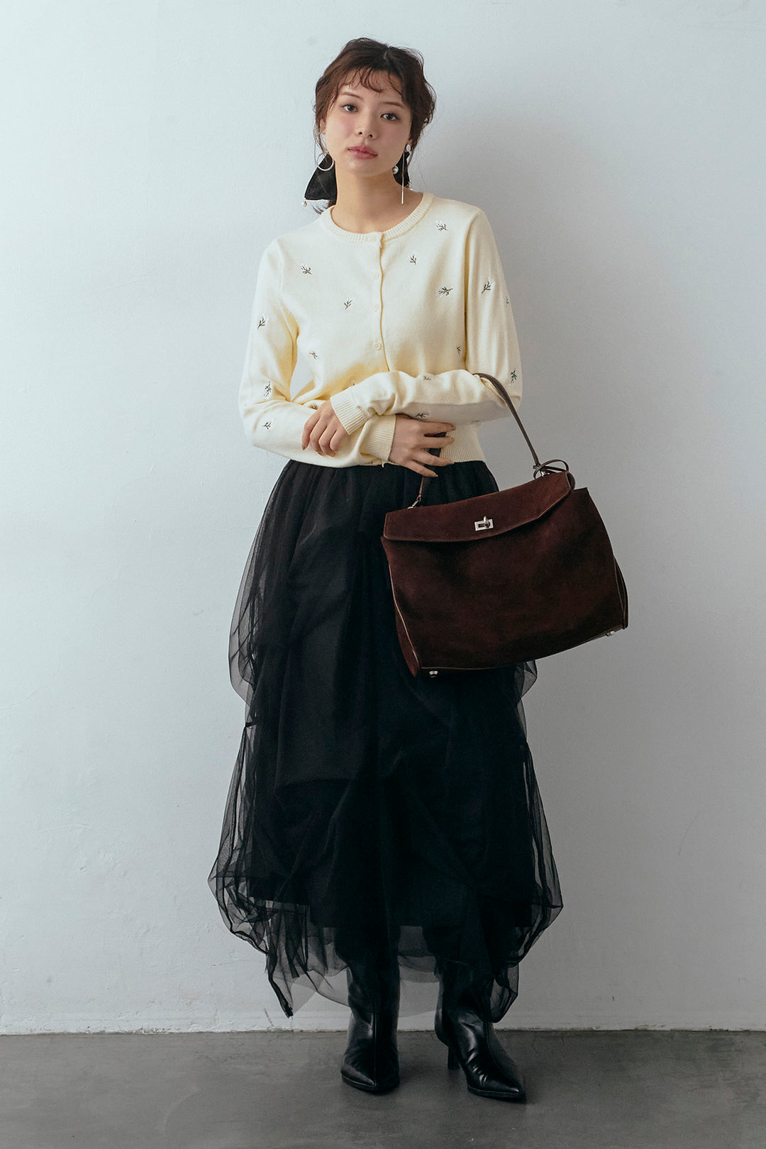 [予約/SET]ニュアンスフラワー刺繍クロップドニットカーデ+マルチパターンタックチュールスカート(2set)