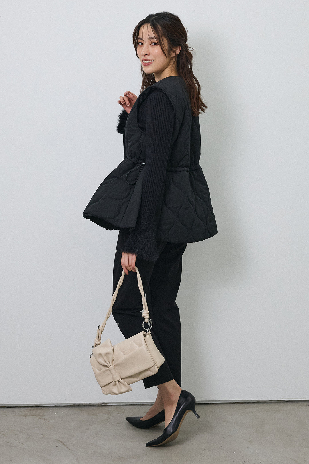 [予約/SET]フェザー切替スリーブフレアニット+キルティングフレアシルエットベスト+センターシームランダムパールパンツ(3set)