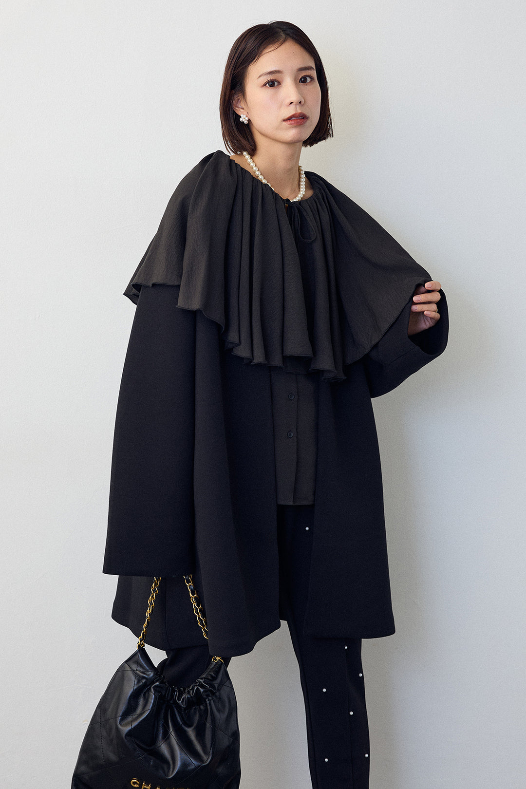 [予約/SET]BIGフリルカラーブラウス+フリルポケットボンディングノーカラーコート+センターシームランダムパールパンツ(3set)