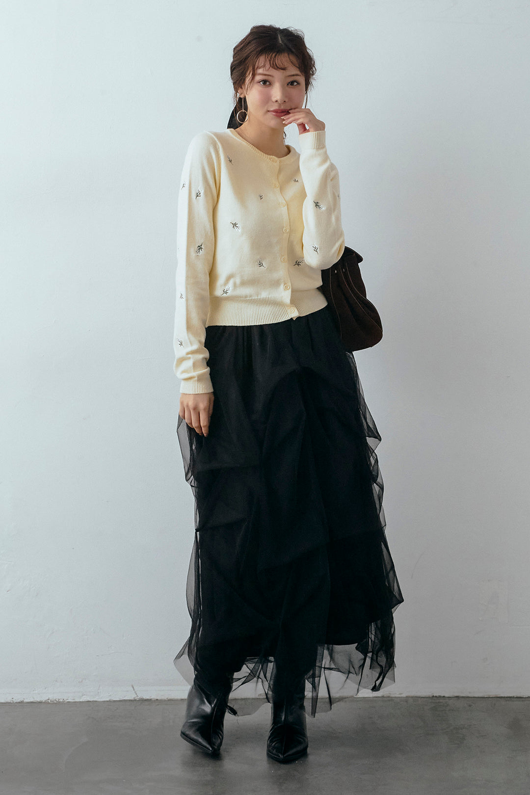 [予約/SET]ニュアンスフラワー刺繍クロップドニットカーデ+マルチパターンタックチュールスカート(2set)