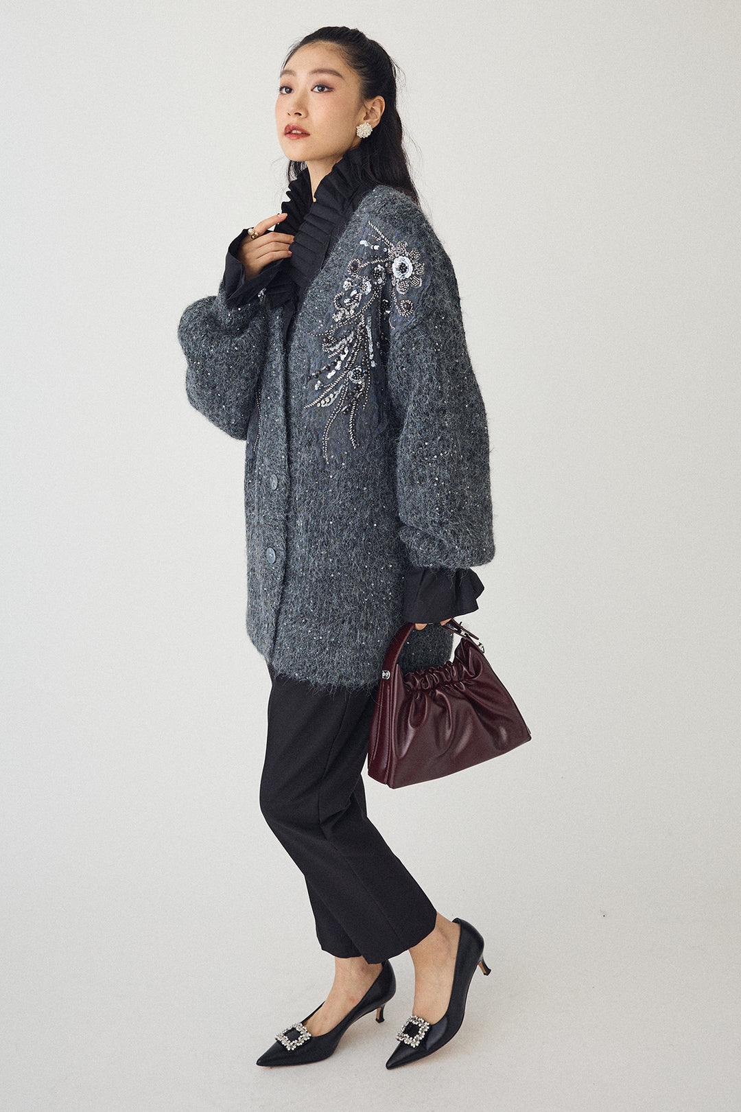 [予約/SET]ダブルプリーツカラーブラウス+ビーズフラワースパンコールシャイニーニットカーデ+タックテーパードパンツ(3set)