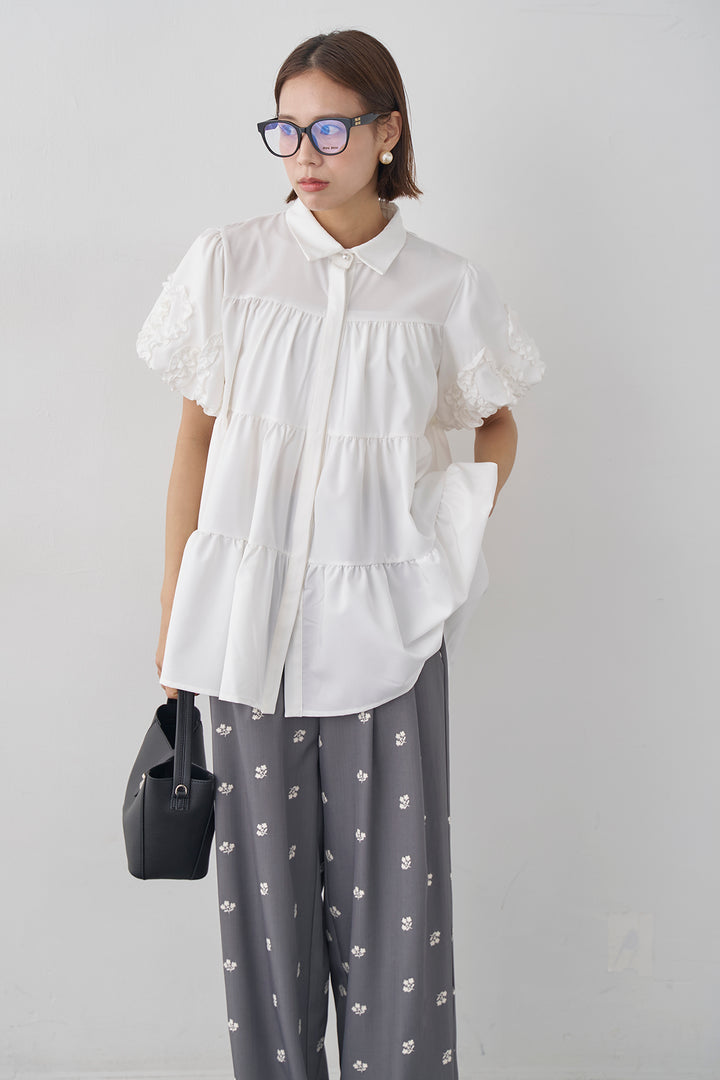 [予約/SET]フリルウェーブスリーブティアードブラウス+フラワー刺繍ツイルストレートパンツ(2set)