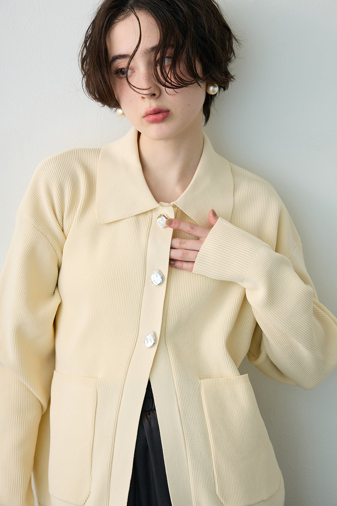 [予約/SET]メタルボタン襟付きニットカーディガン+サテンシャイニーバルーンスカート(2set)