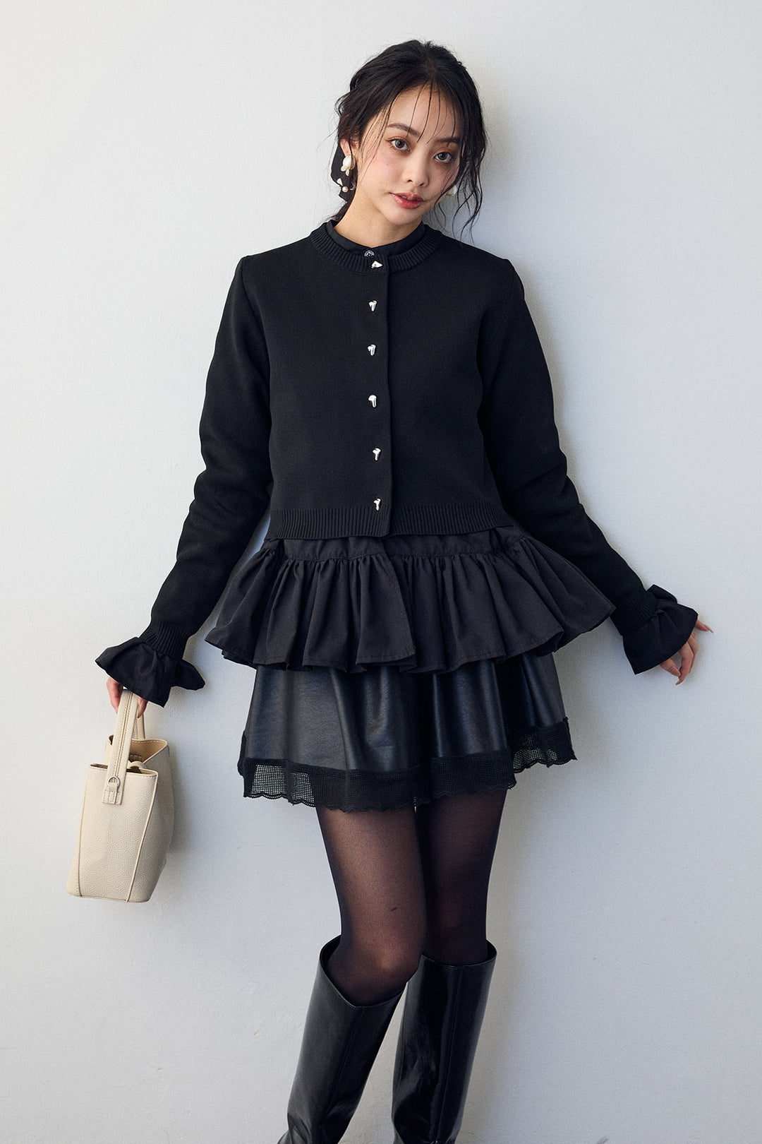 [予約/SET]フリルヘムスリーブブラウス+メタルボタンベーシックカーデ+レザーライクフレアショートパンツ(3set)