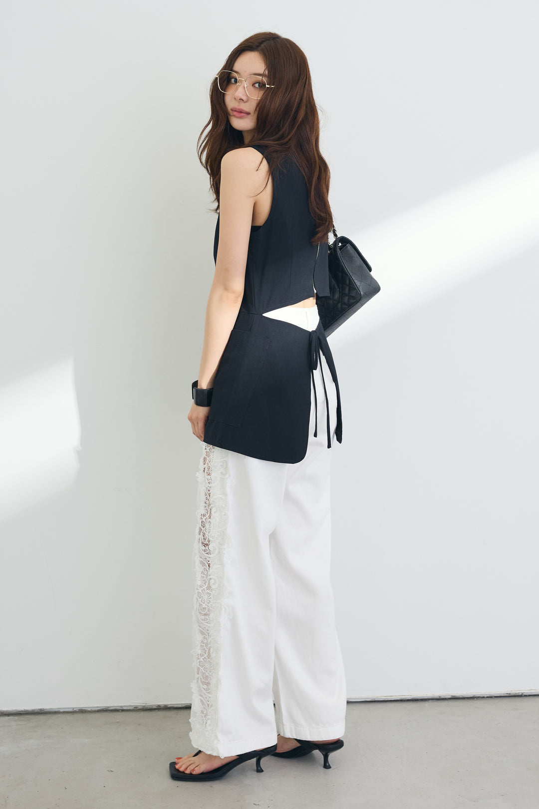 [予約/SET]フロントポケットノースリーブトップス+レースサイドラインデニムパンツ(2set)