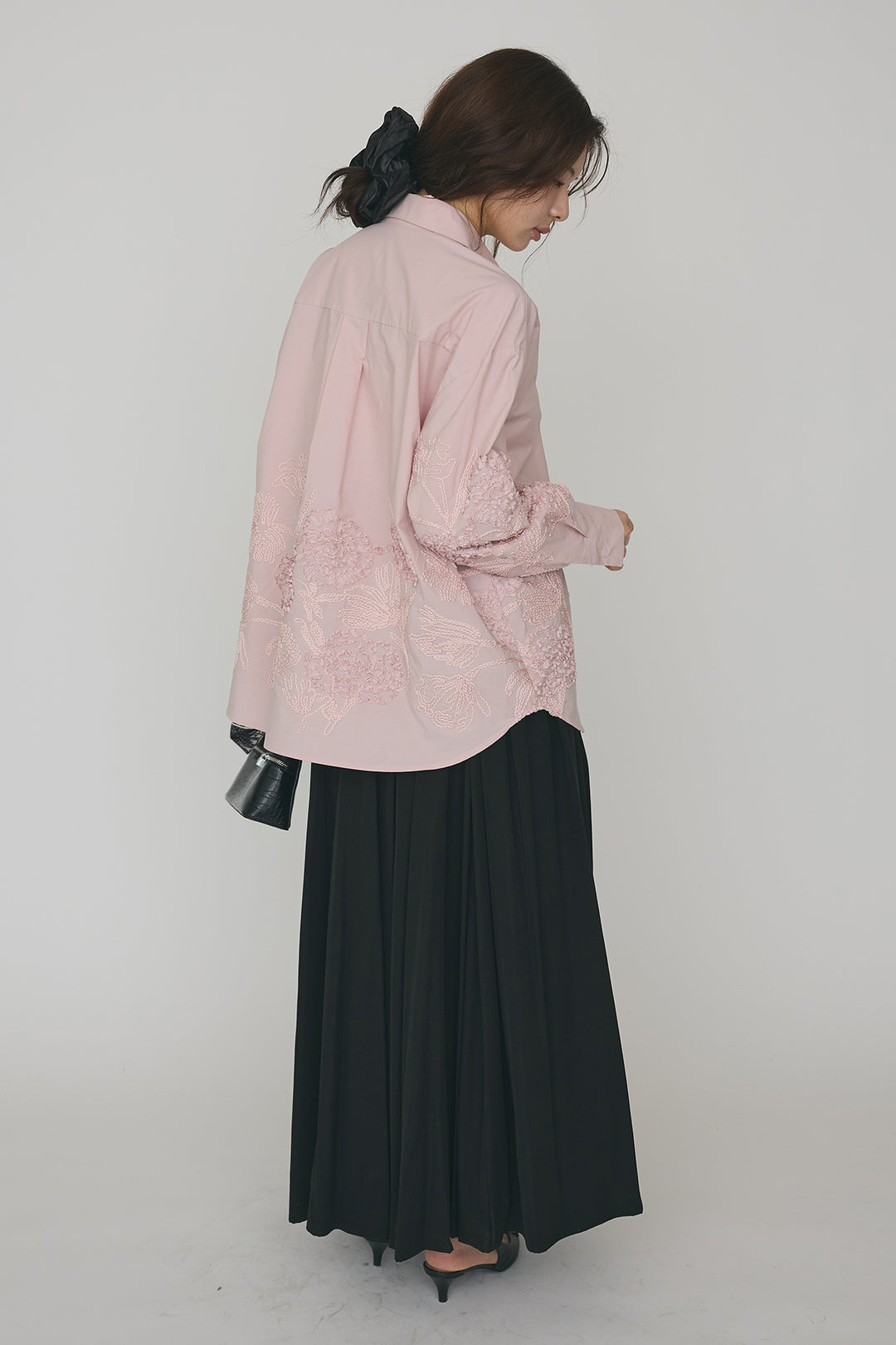 [予約/SET]フラワー刺繍モチーフオーバーシャツ+ギャザーフレア綿タッチスカート(2set)