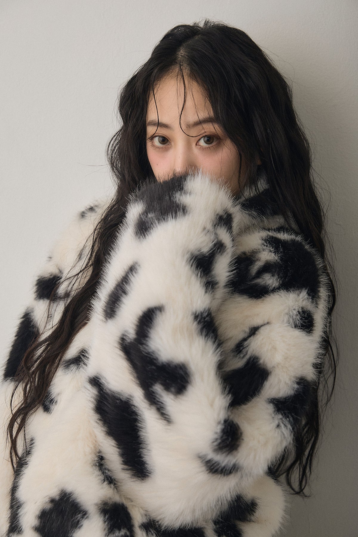 予約]COW柄スタンドファーライクコート – Frene