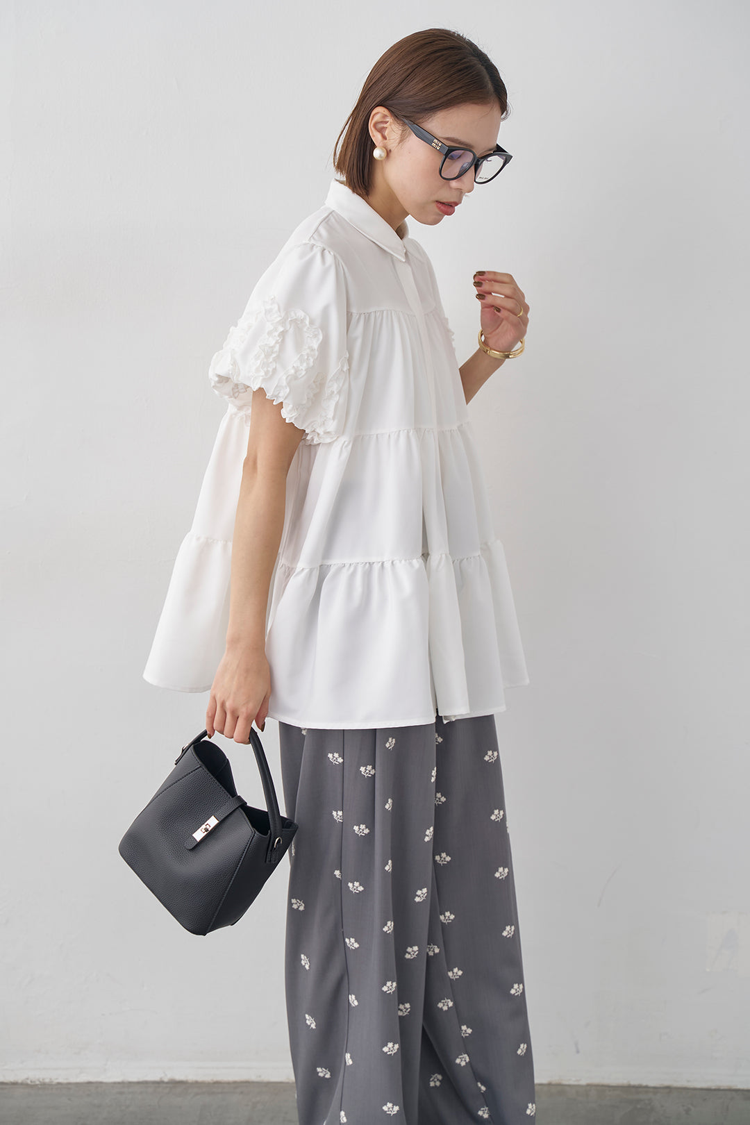 [予約/SET]フリルウェーブスリーブティアードブラウス+フラワー刺繍ツイルストレートパンツ(2set)