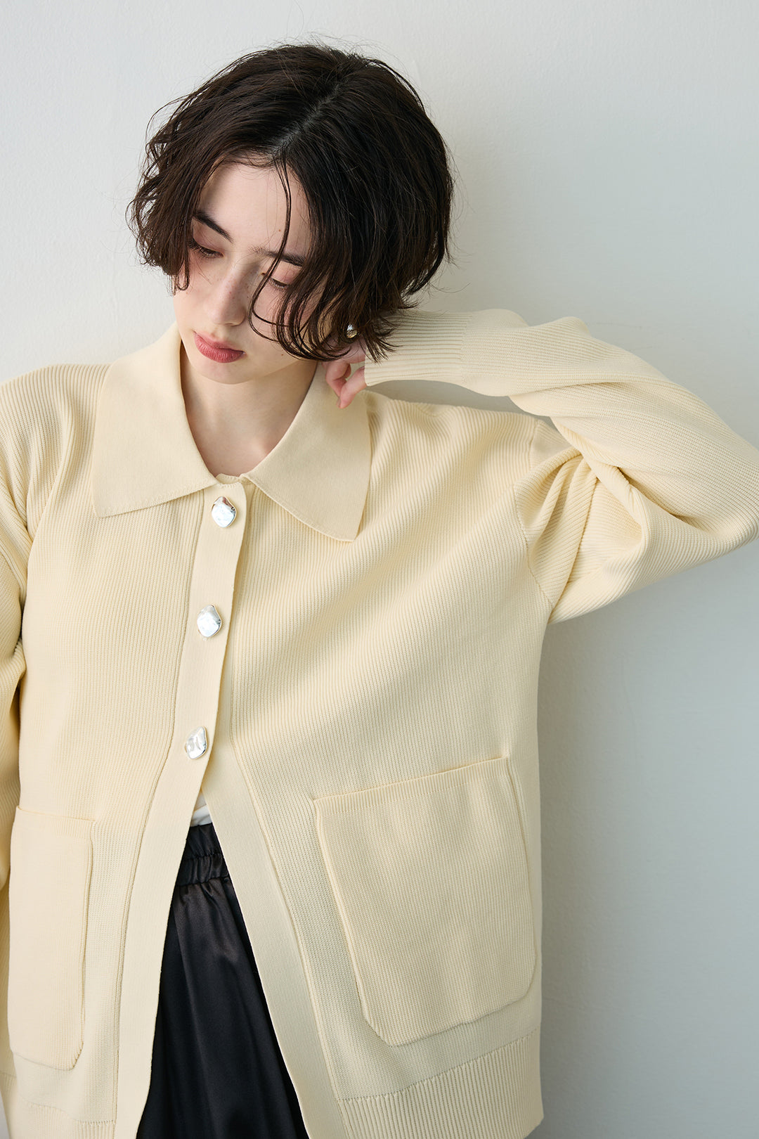 [予約/SET]メタルボタン襟付きニットカーディガン+サテンシャイニーバルーンスカート(2set)