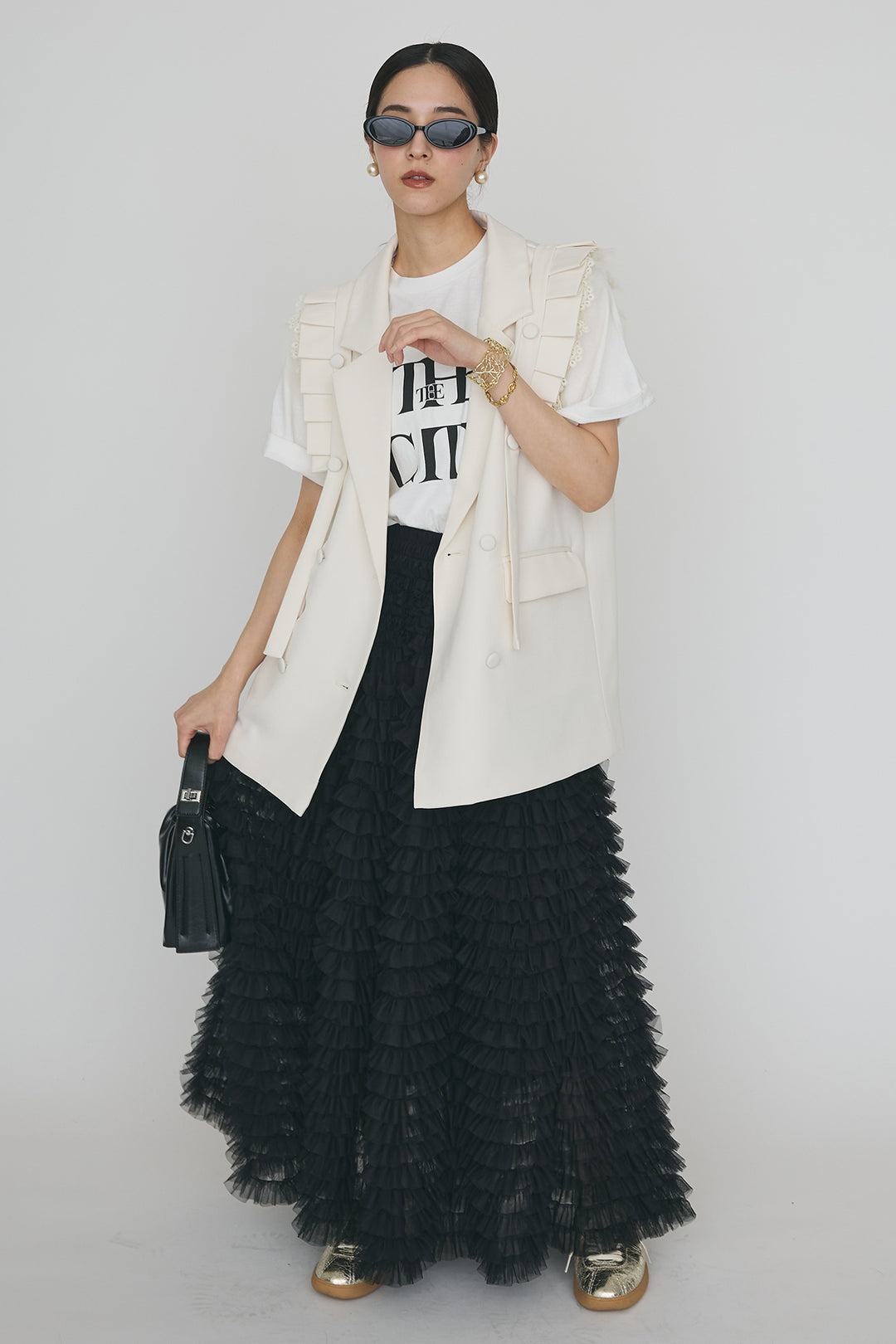 [予約/SET]ThecityロゴTシャツ+フリルショルダーテーラーマニッシュベスト+ホイップチュールティアードスカート(3set)