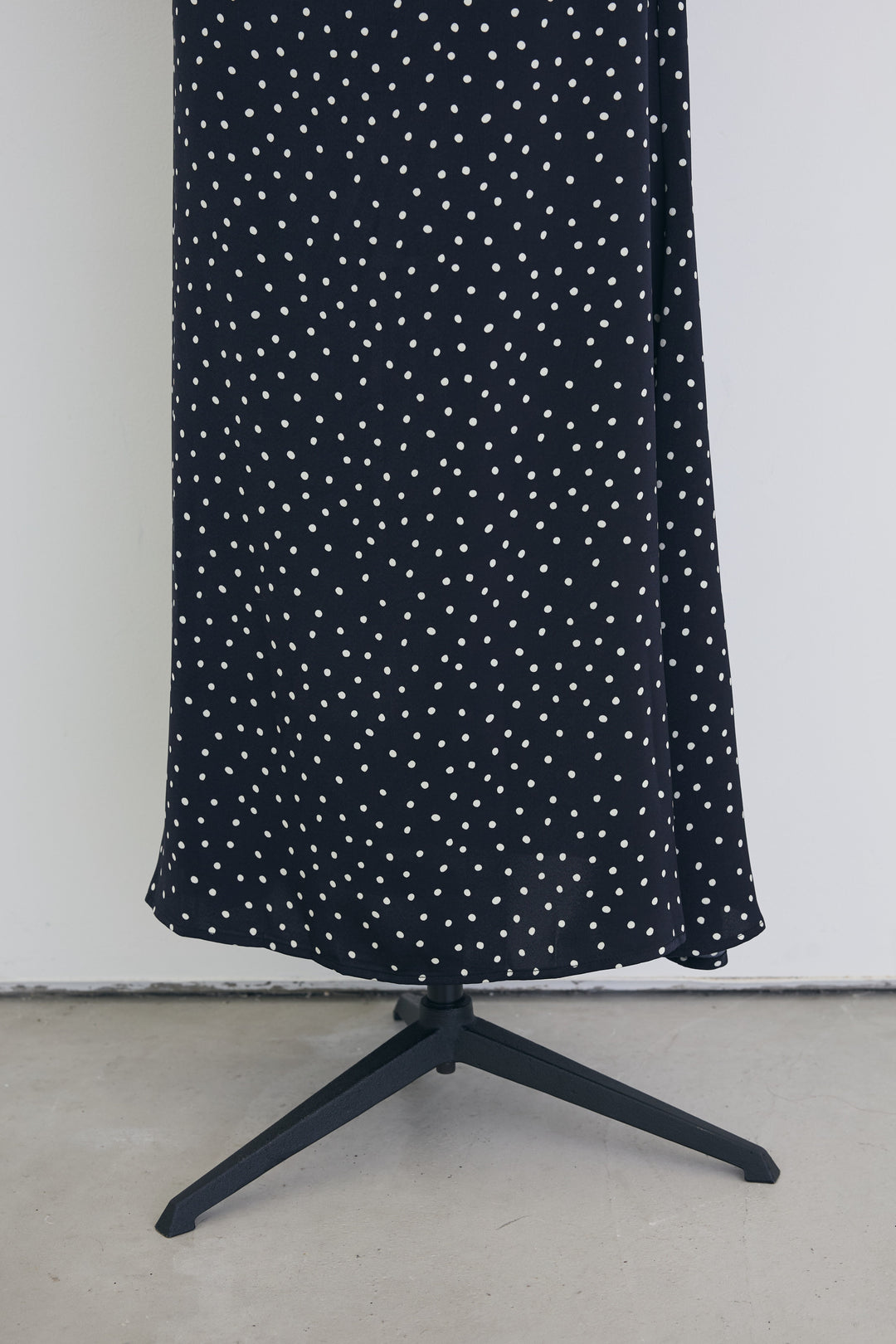 [予約]フロントカットドット美シルエットワンピ